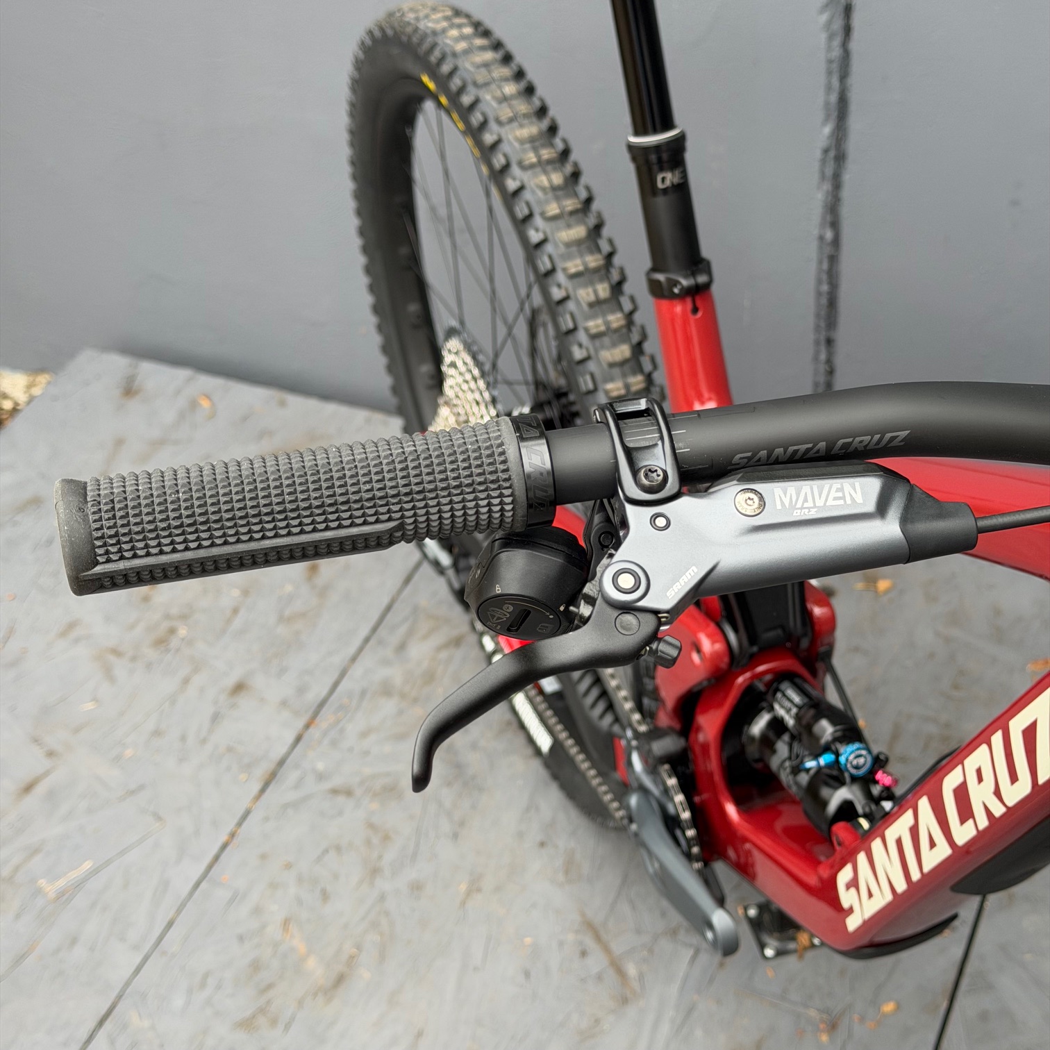 SANTA CRUZ Megatower 2 2025 29" | GX AXS RSV | Gloss Crimson – Image 7