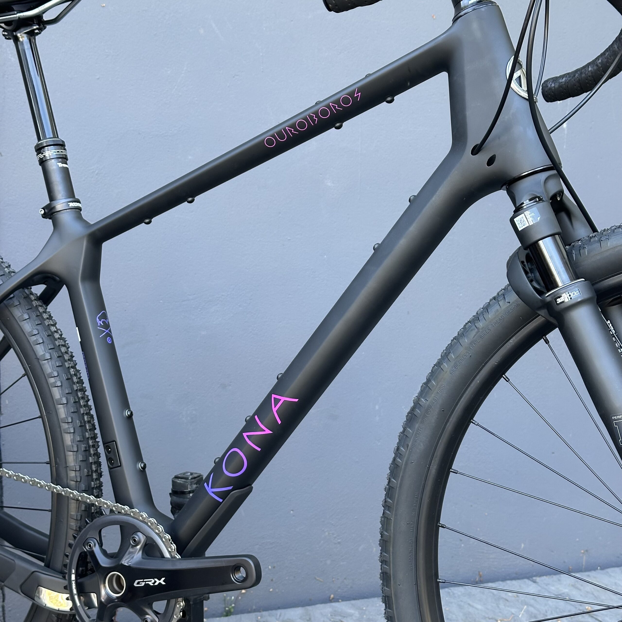 KONA Ouroboros CR 2026 | Noir Mat/Brillant – Image 3