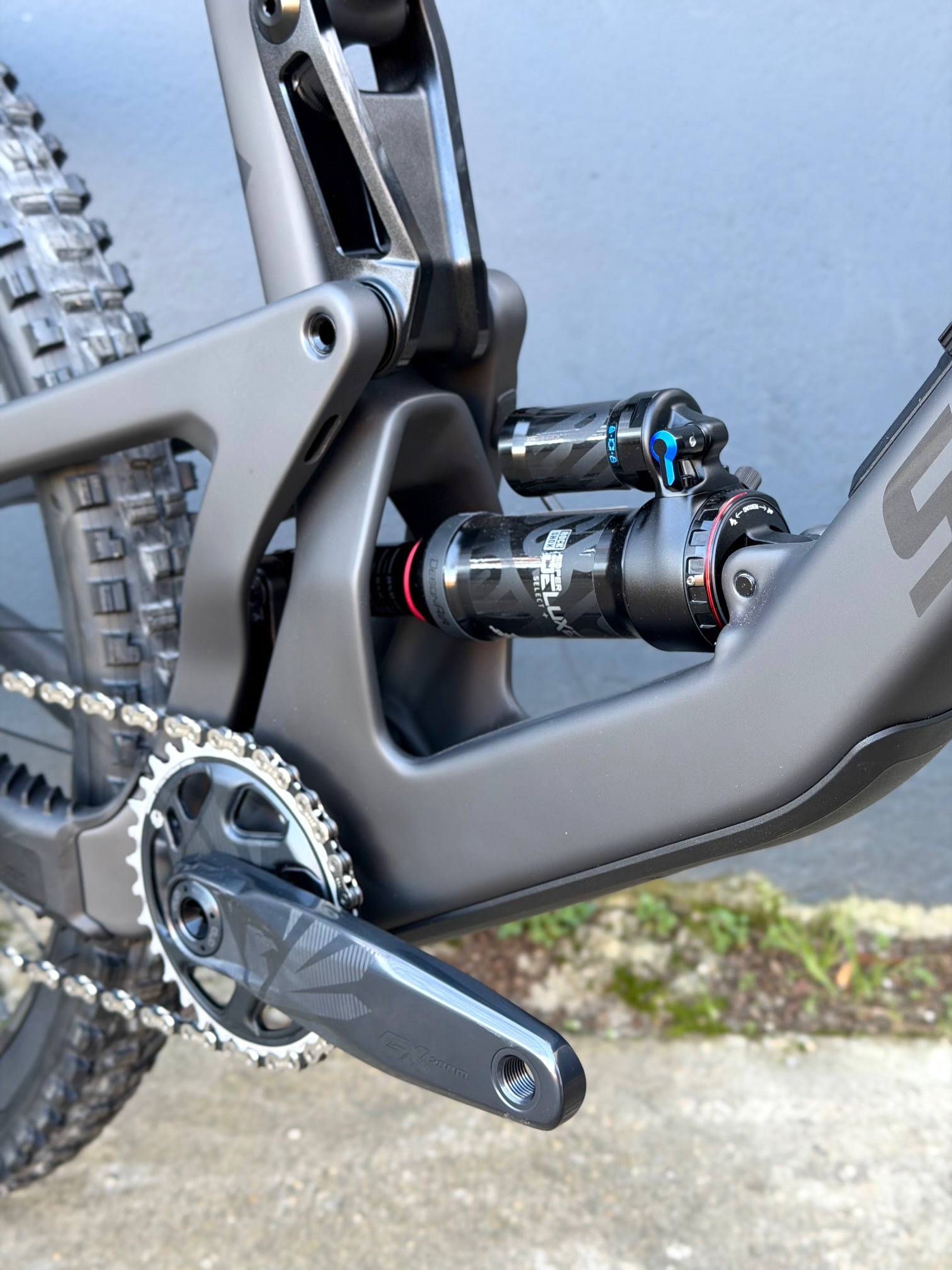 SANTA CRUZ Bronson 4.1 MX GX AXS - 2024 - Matte Black – Image 3