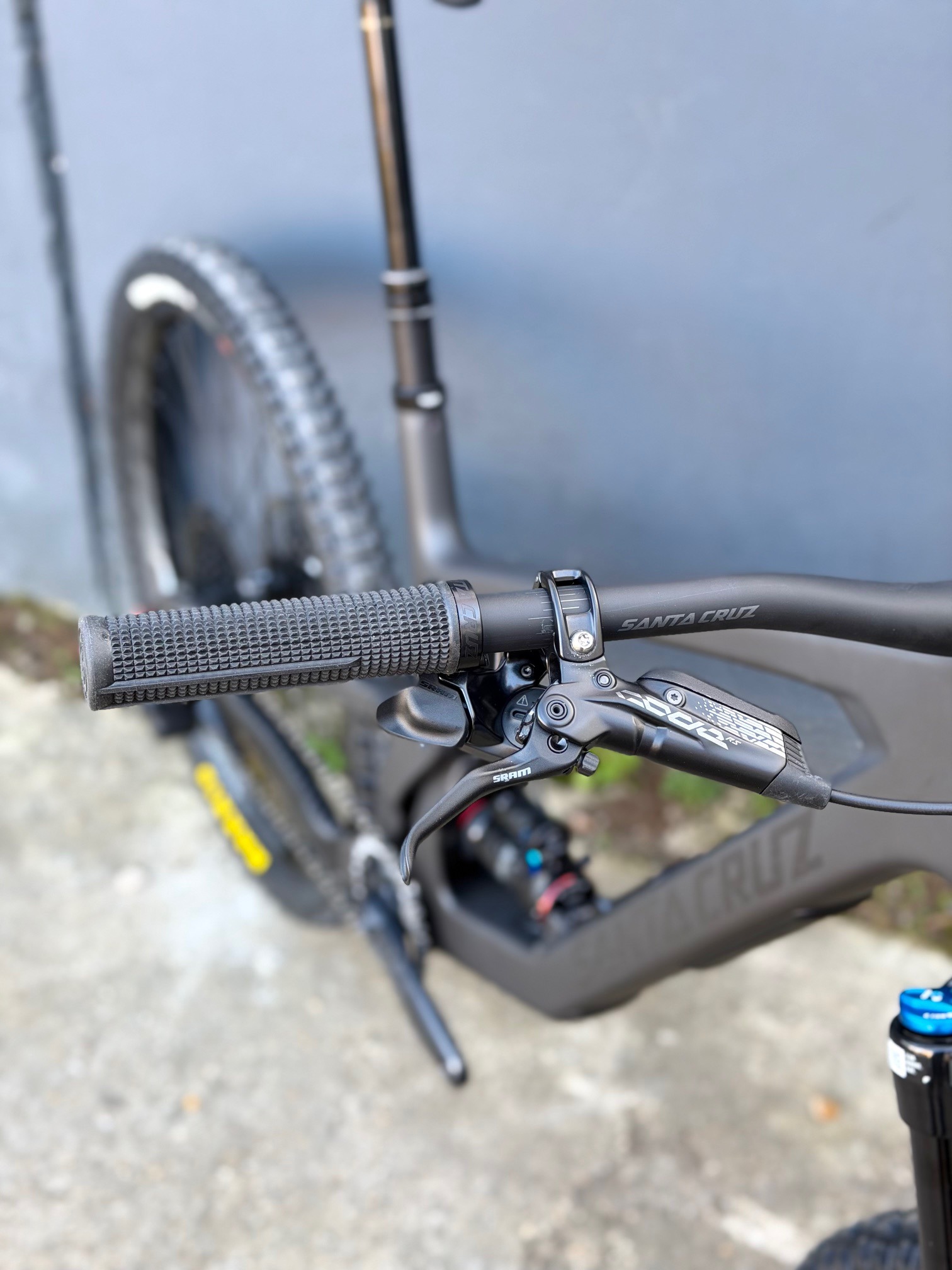 SANTA CRUZ Bronson 4.1 MX GX AXS - 2024 - Matte Black – Image 5