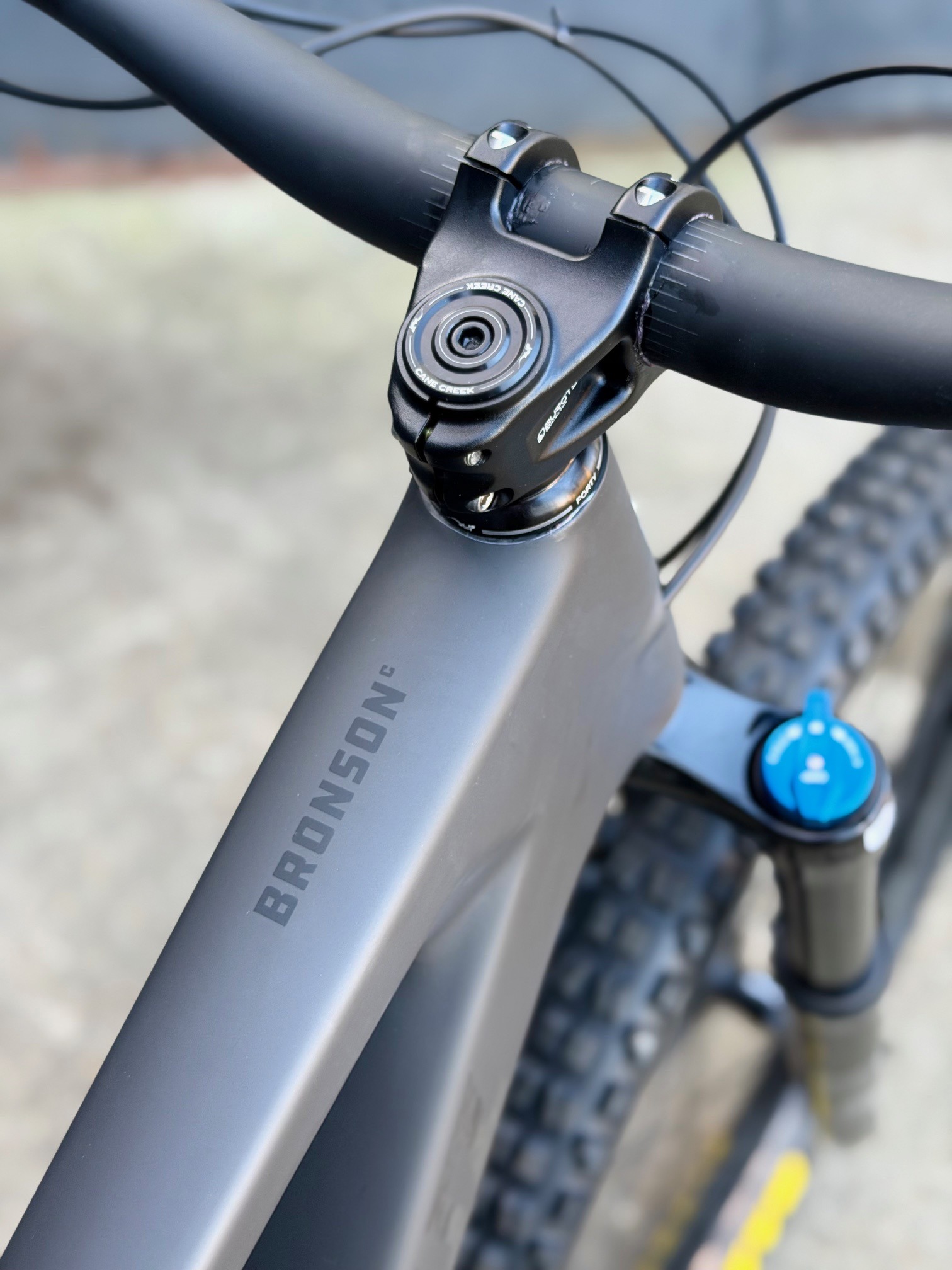 SANTA CRUZ Bronson 4.1 MX GX AXS - 2024 - Matte Black – Image 8