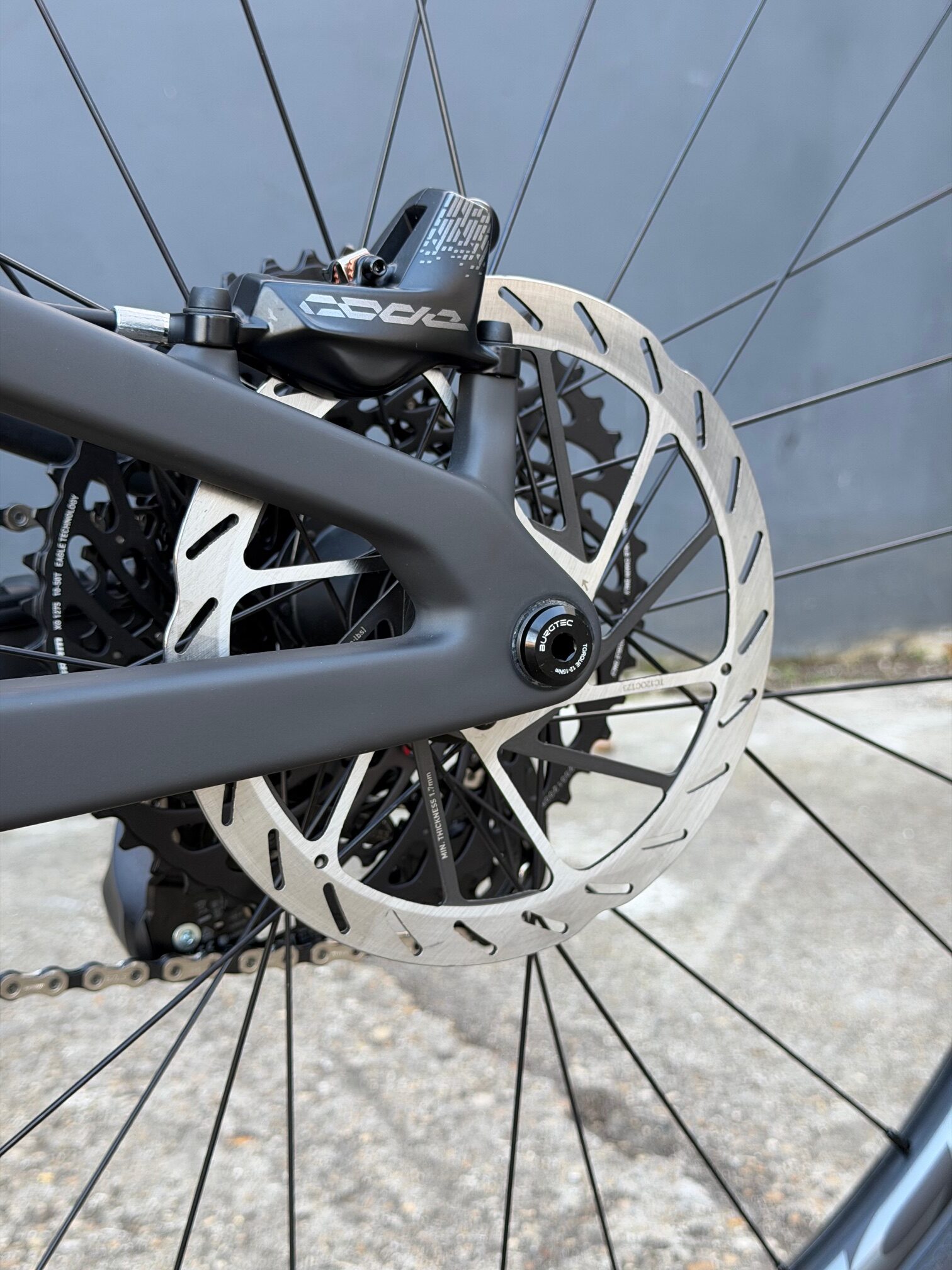 SANTA CRUZ Bronson 4.1 MX GX AXS - 2024 - Matte Black – Image 6