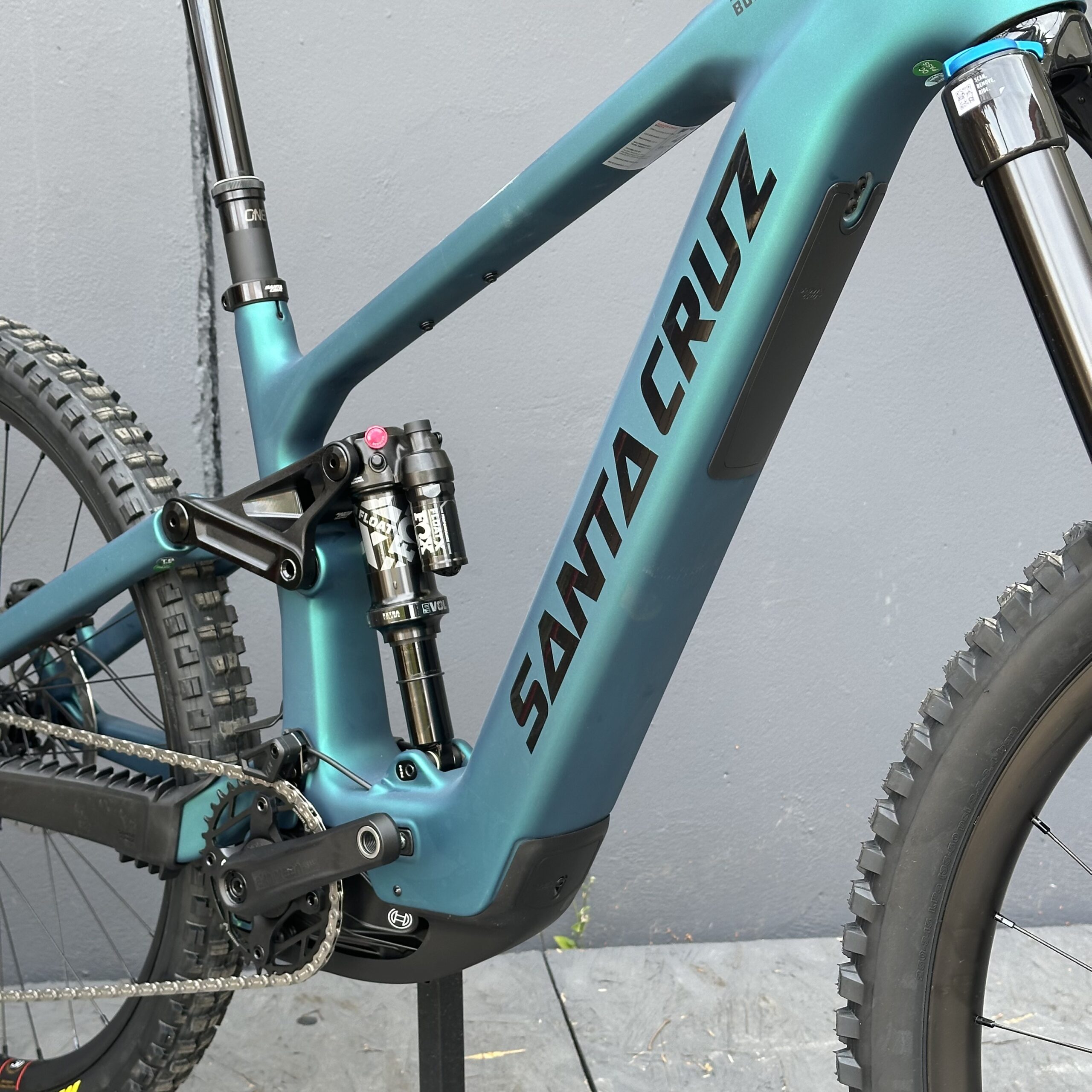 SANTA CRUZ Bullit 90 C | 2026 | Matte Teal Sparkle – Image 3