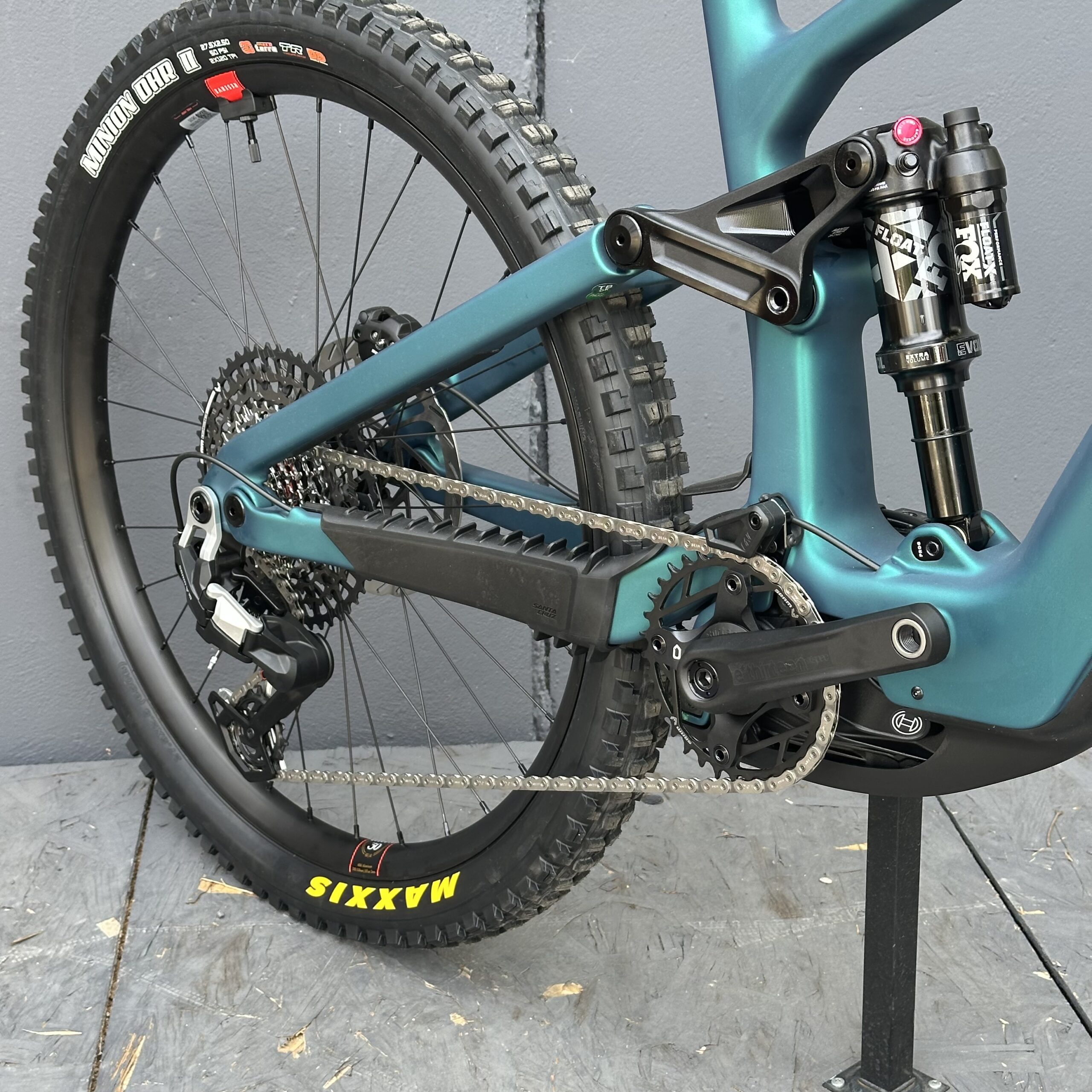 SANTA CRUZ Bullit 90 C | 2026 | Matte Teal Sparkle – Image 5