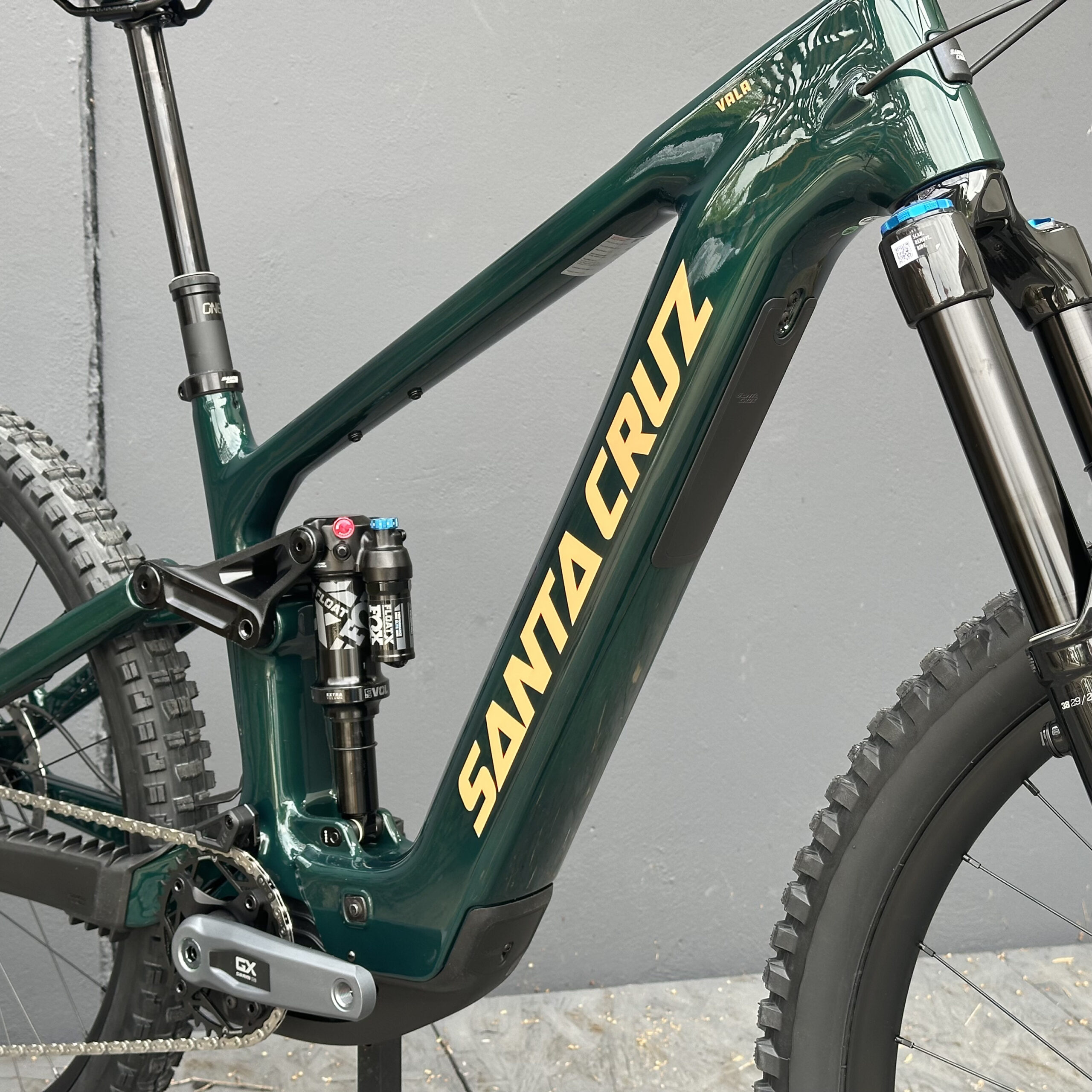 SANTA CRUZ Vala GX AXS | 2026 | Gloss Midnight Green – Image 3