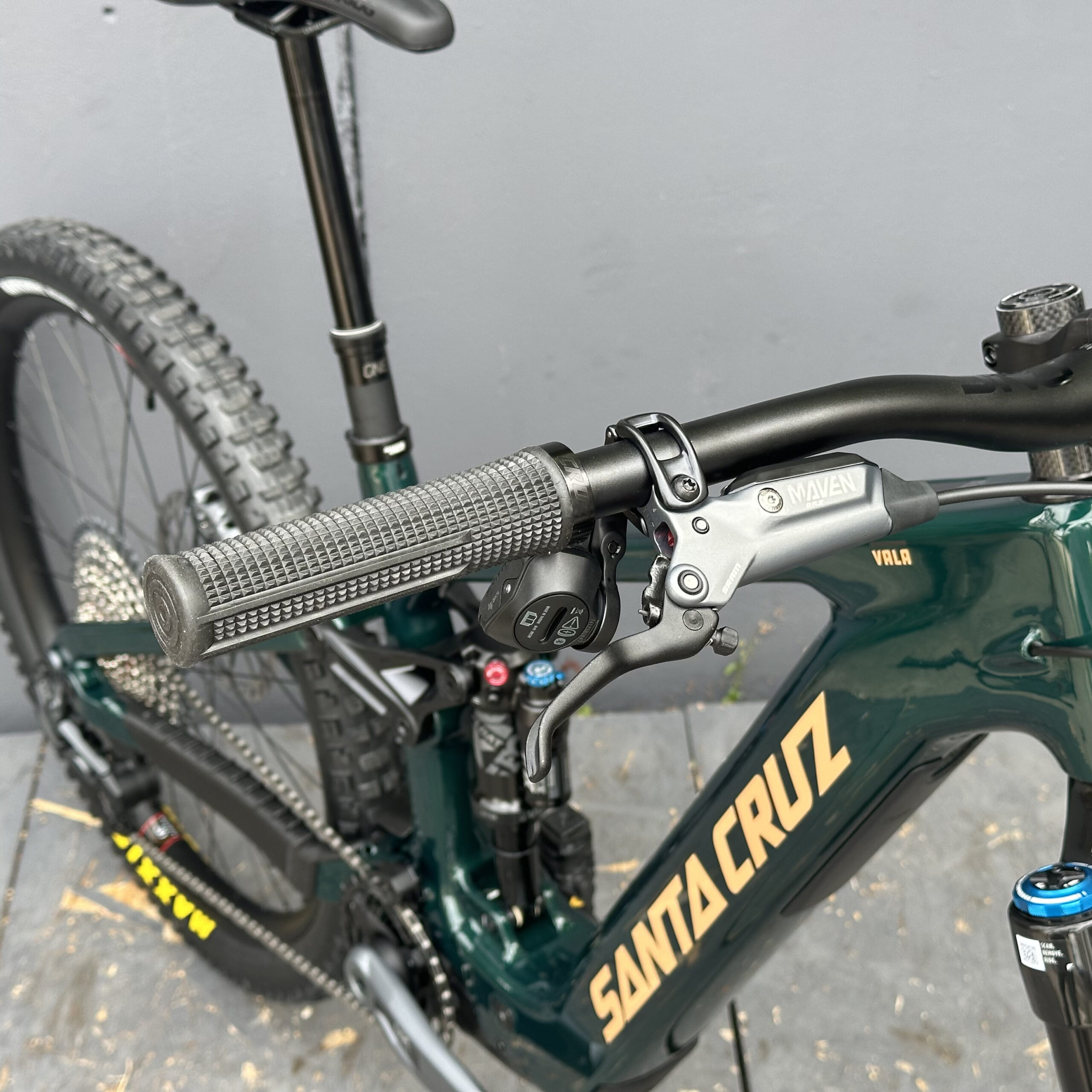 SANTA CRUZ Vala GX AXS | 2026 | Gloss Midnight Green – Image 6