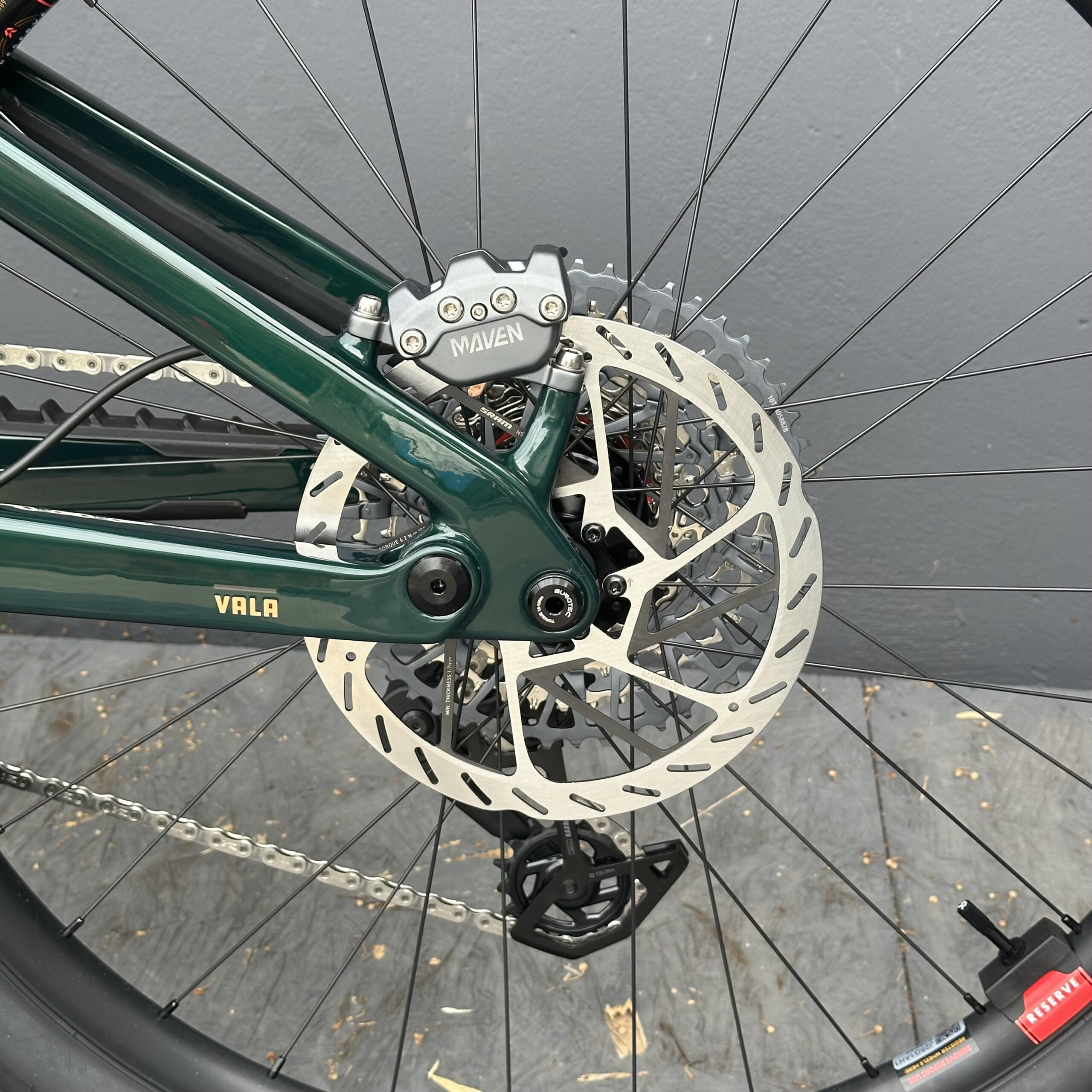 SANTA CRUZ Vala GX AXS | 2026 | Gloss Midnight Green – Image 15