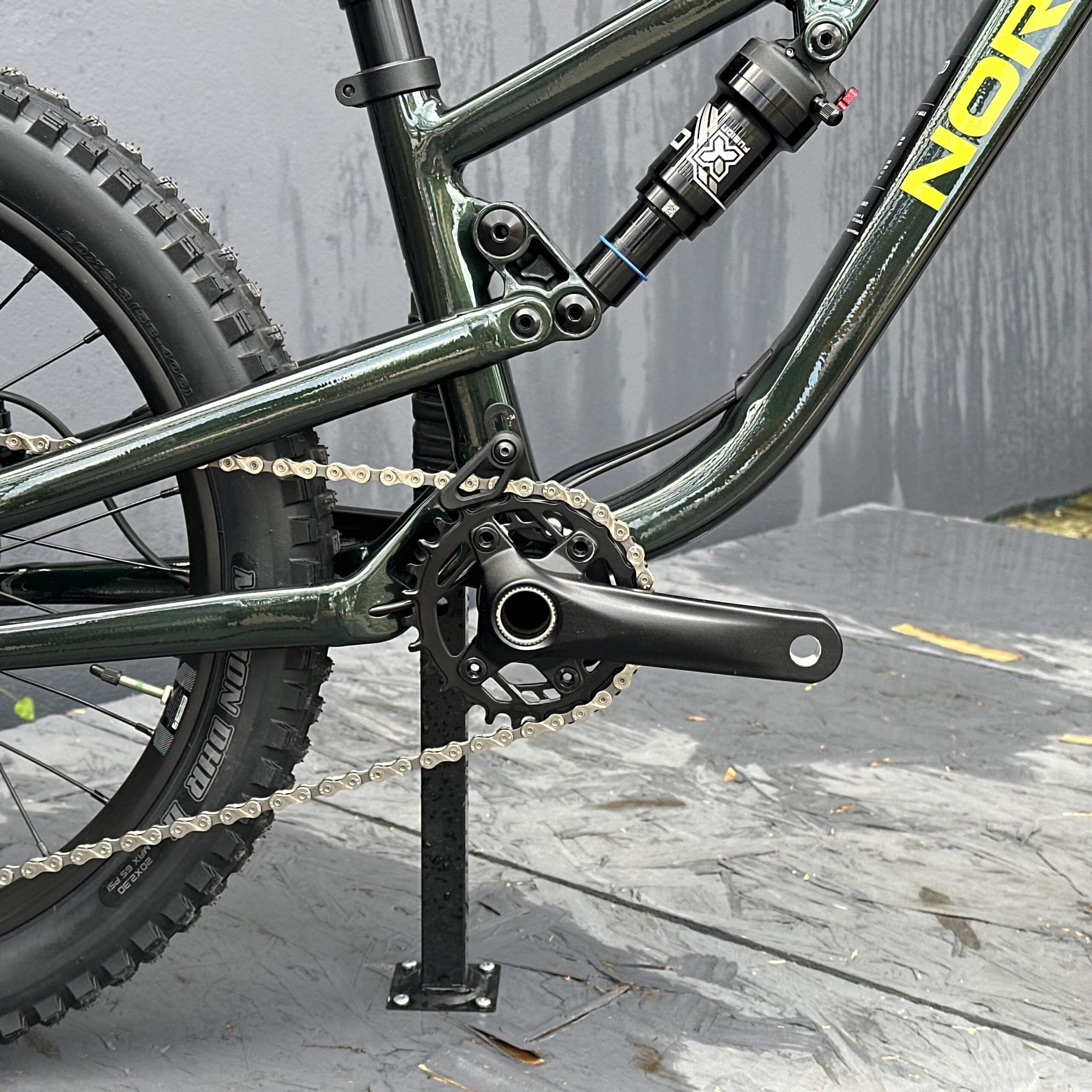 NORCO Fluid FS Youth 20 | 2026 | Metallic Green – Image 5
