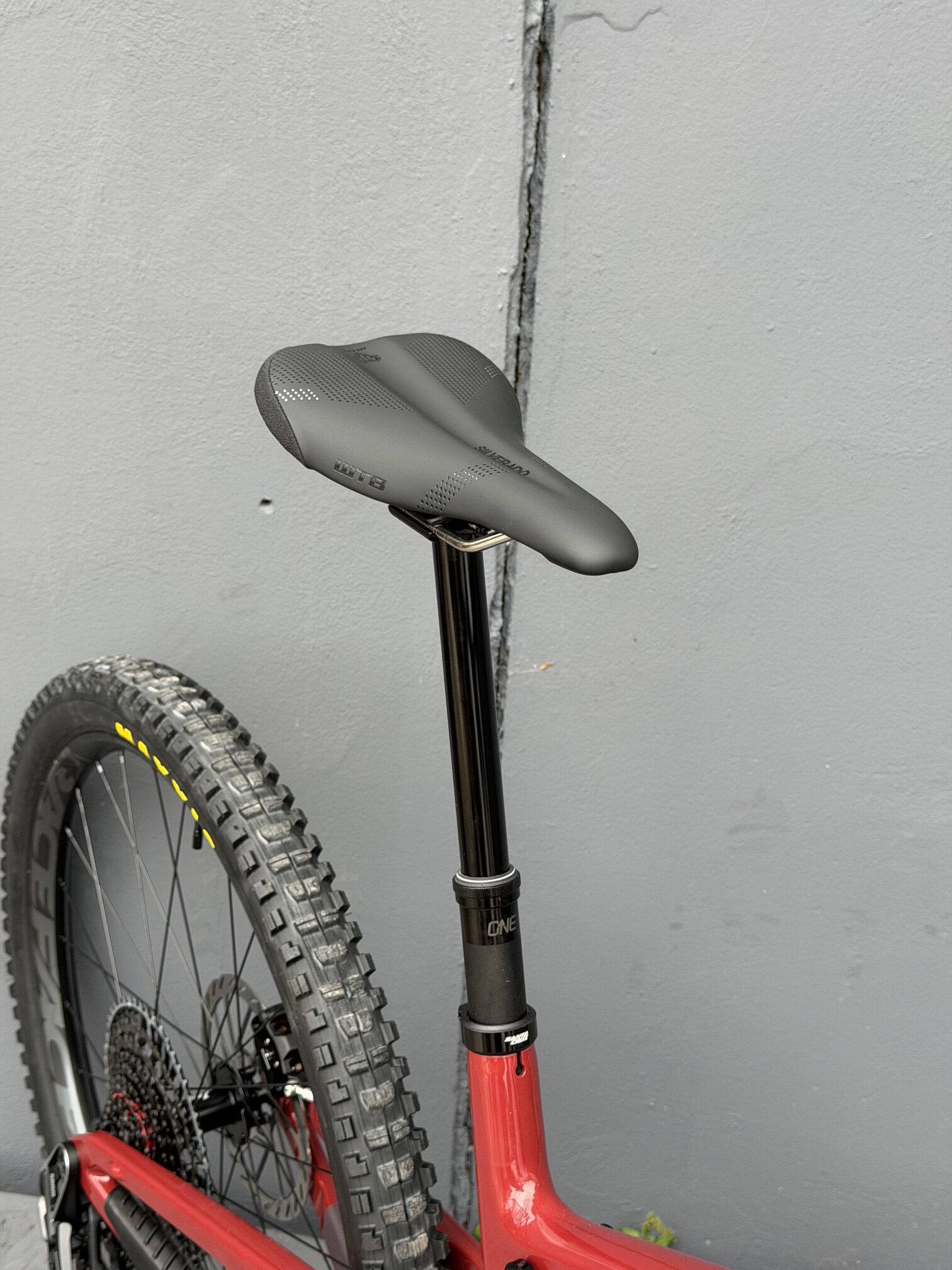 SANTA CRUZ Megatower XO AXS | 2025 | Gloss Crimson – Image 9