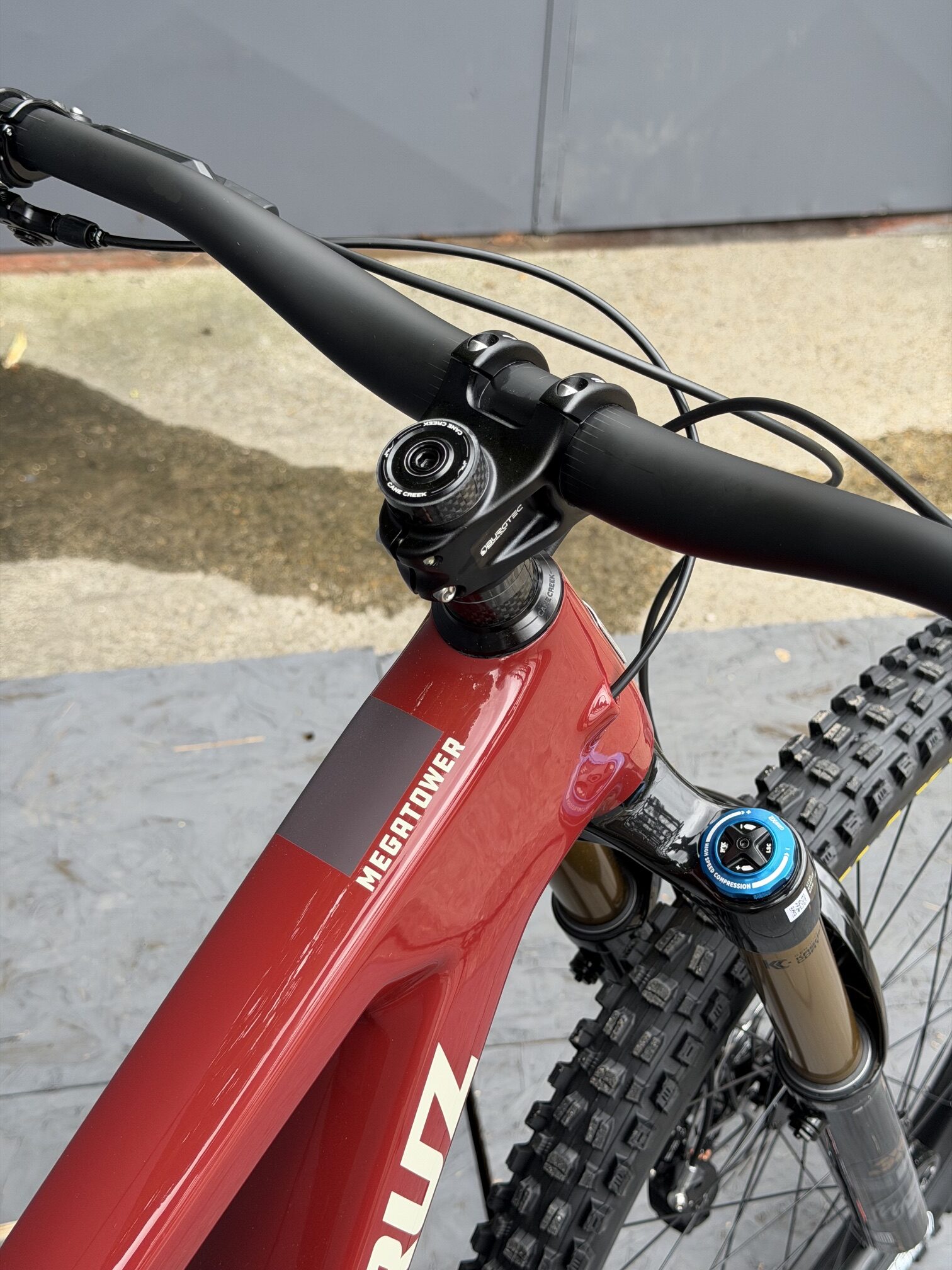 SANTA CRUZ Megatower XO AXS | 2025 | Gloss Crimson – Image 6