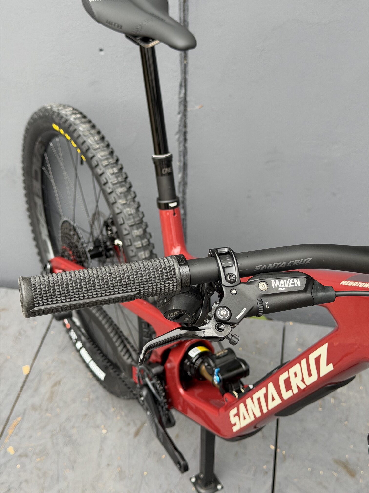 SANTA CRUZ Megatower XO AXS | 2025 | Gloss Crimson – Image 5