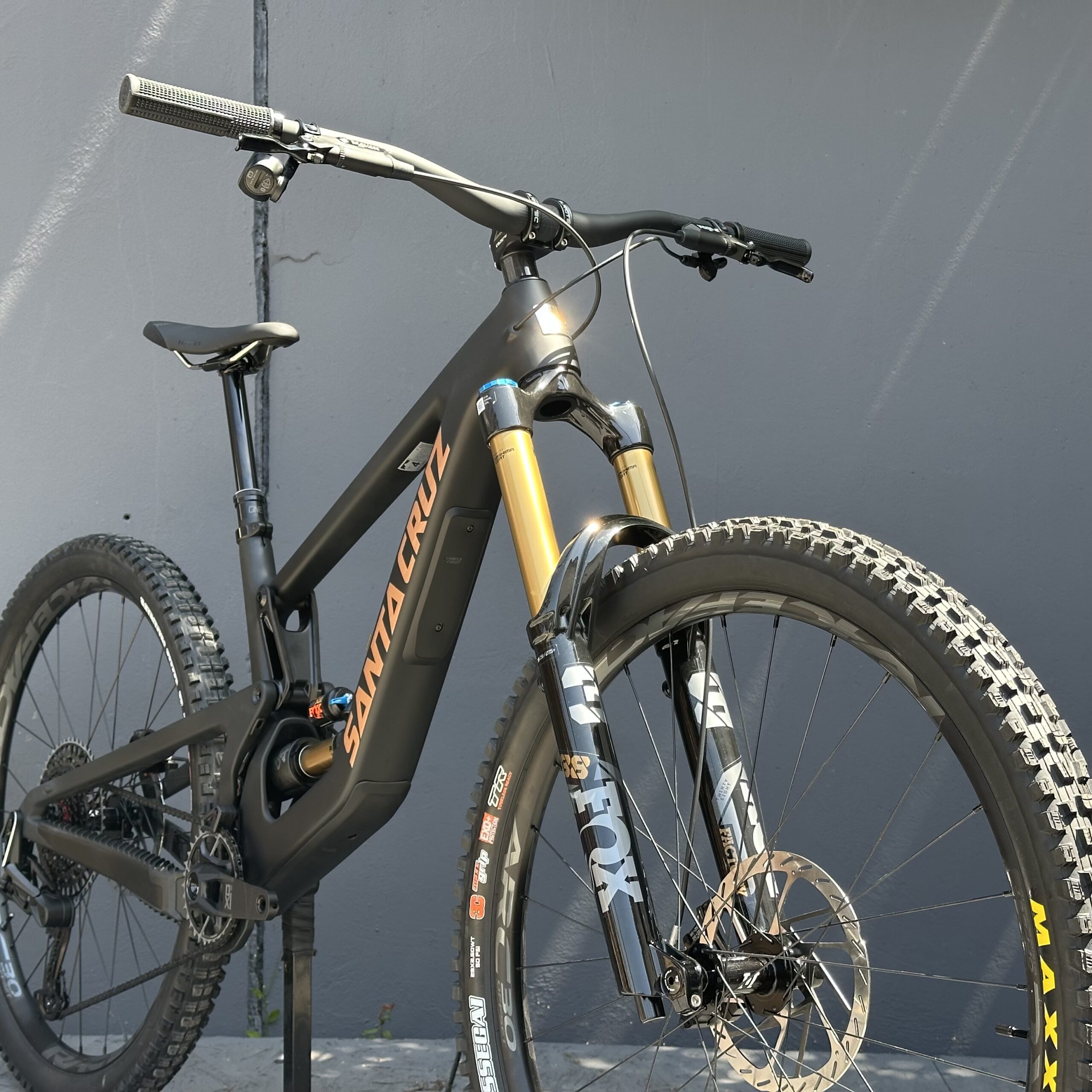 Megatower X0 AXS | SANTA CRUZ 2025 | Matte Black – Image 2