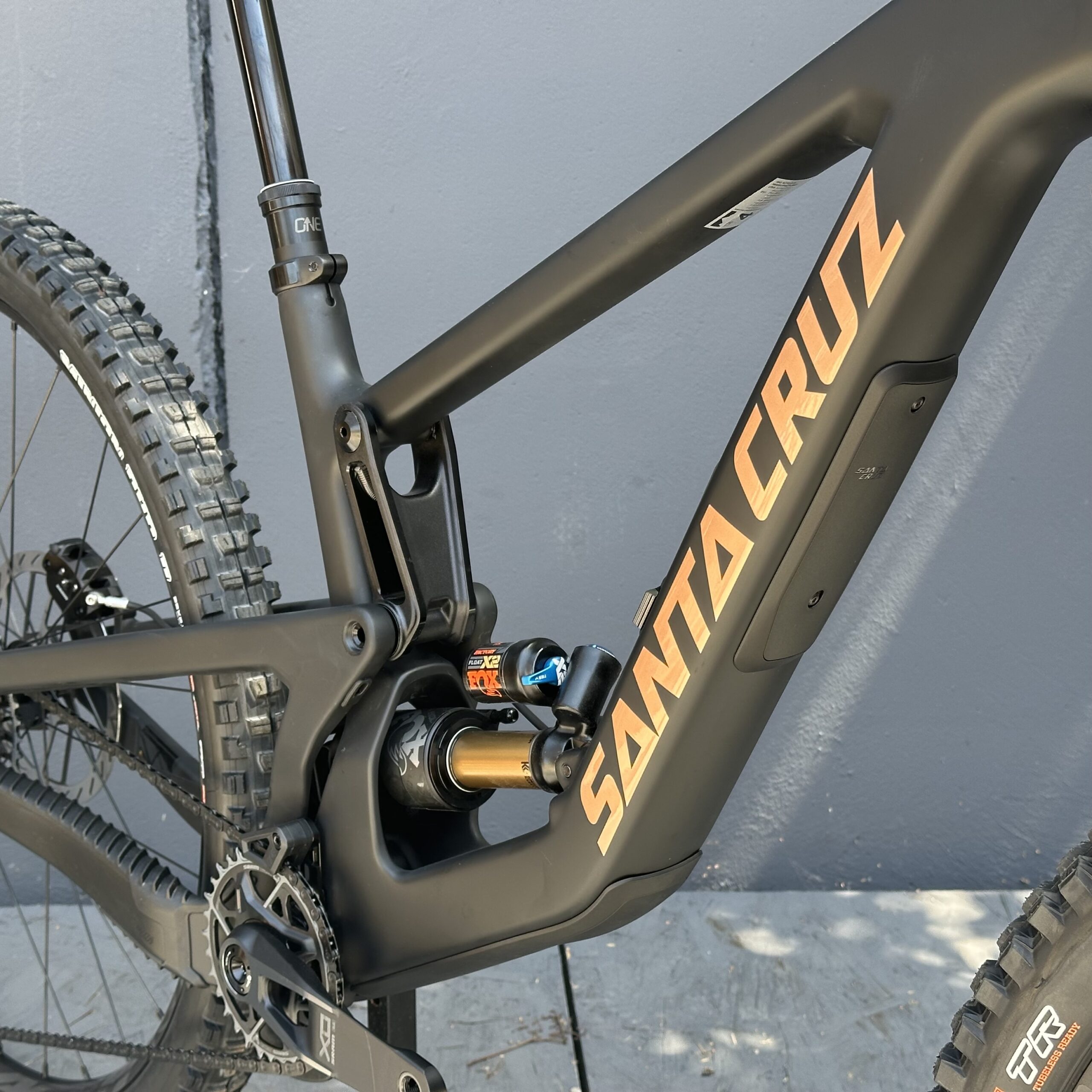 Megatower X0 AXS | SANTA CRUZ 2025 | Matte Black – Image 3