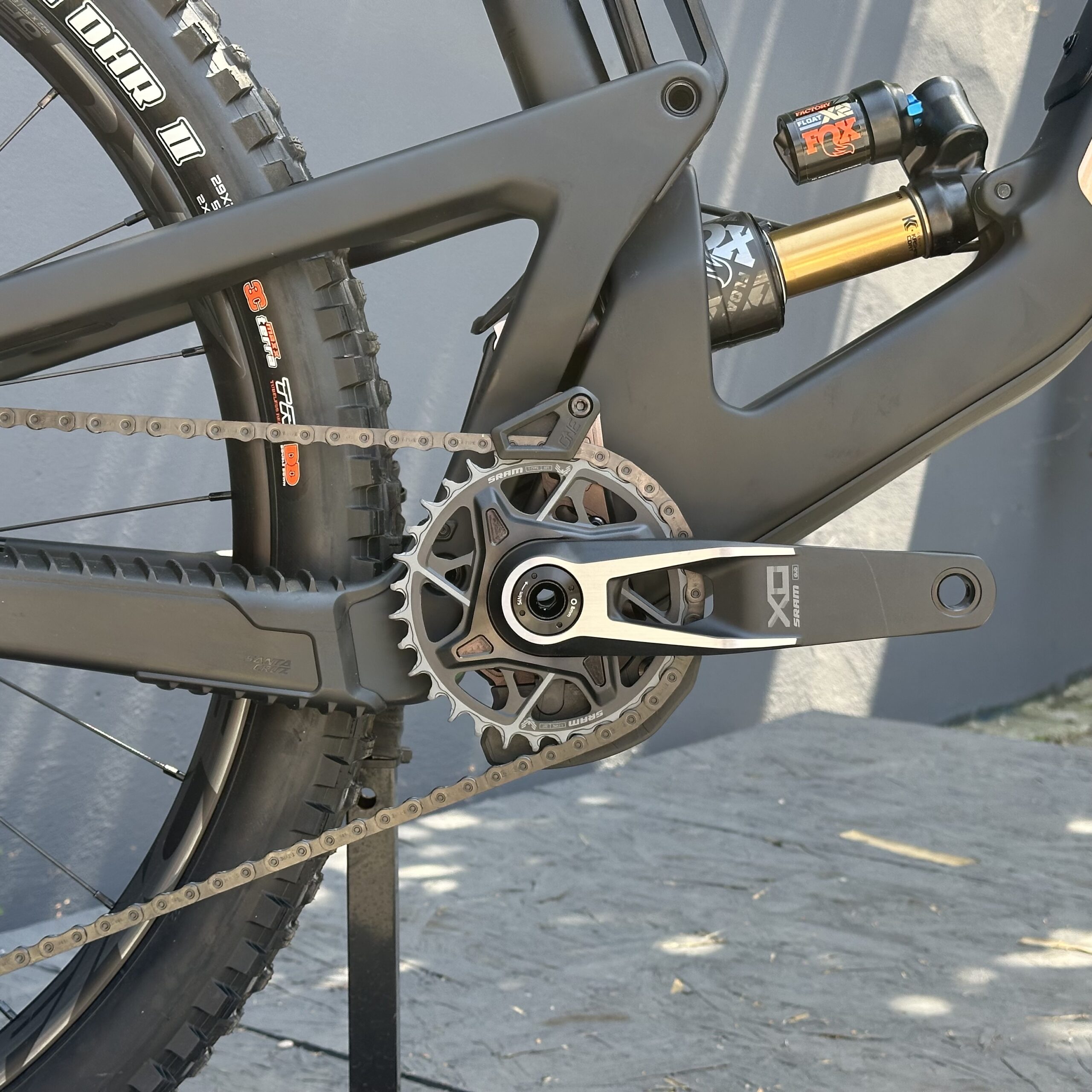 Megatower X0 AXS | SANTA CRUZ 2025 | Matte Black – Image 6