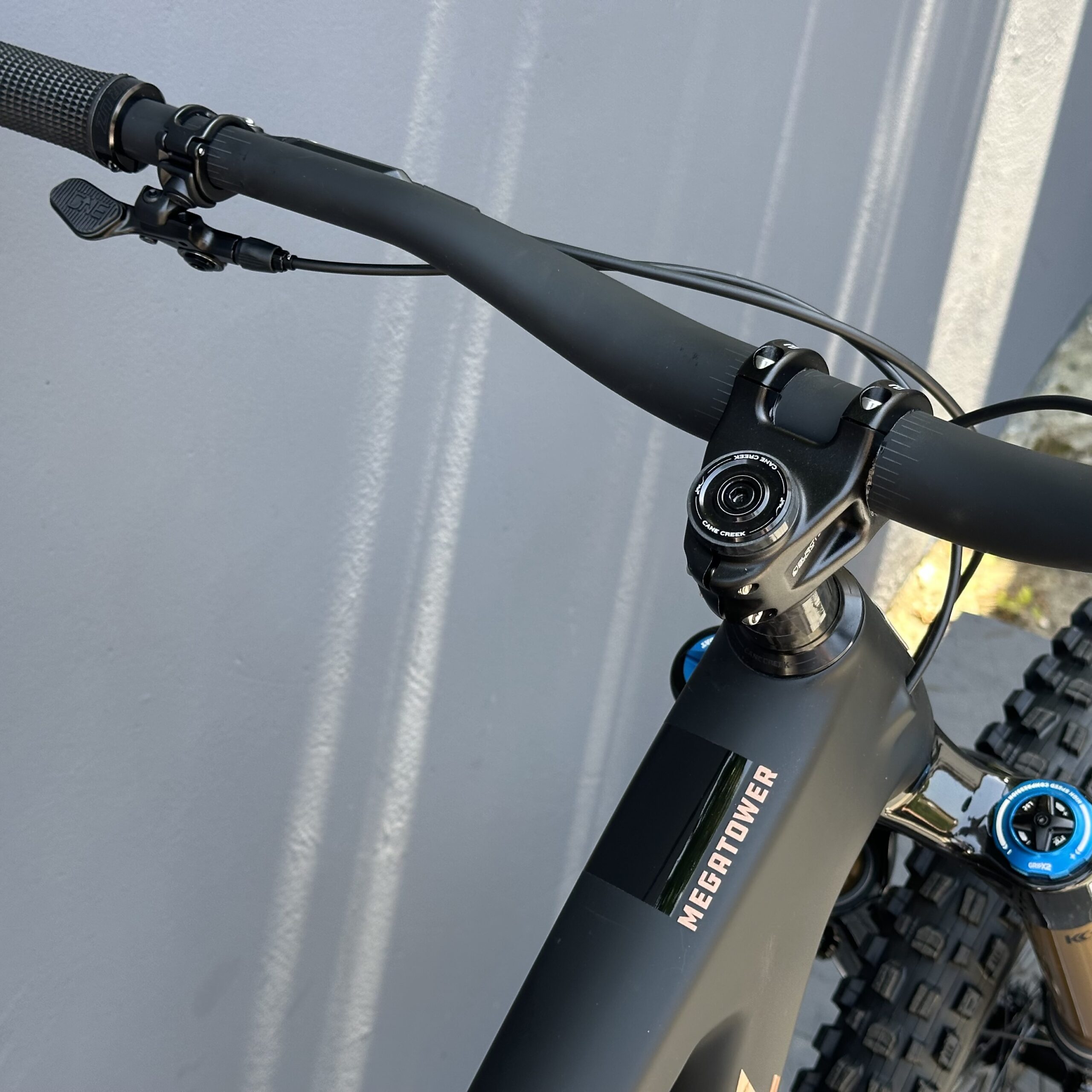 Megatower X0 AXS | SANTA CRUZ 2025 | Matte Black – Image 9