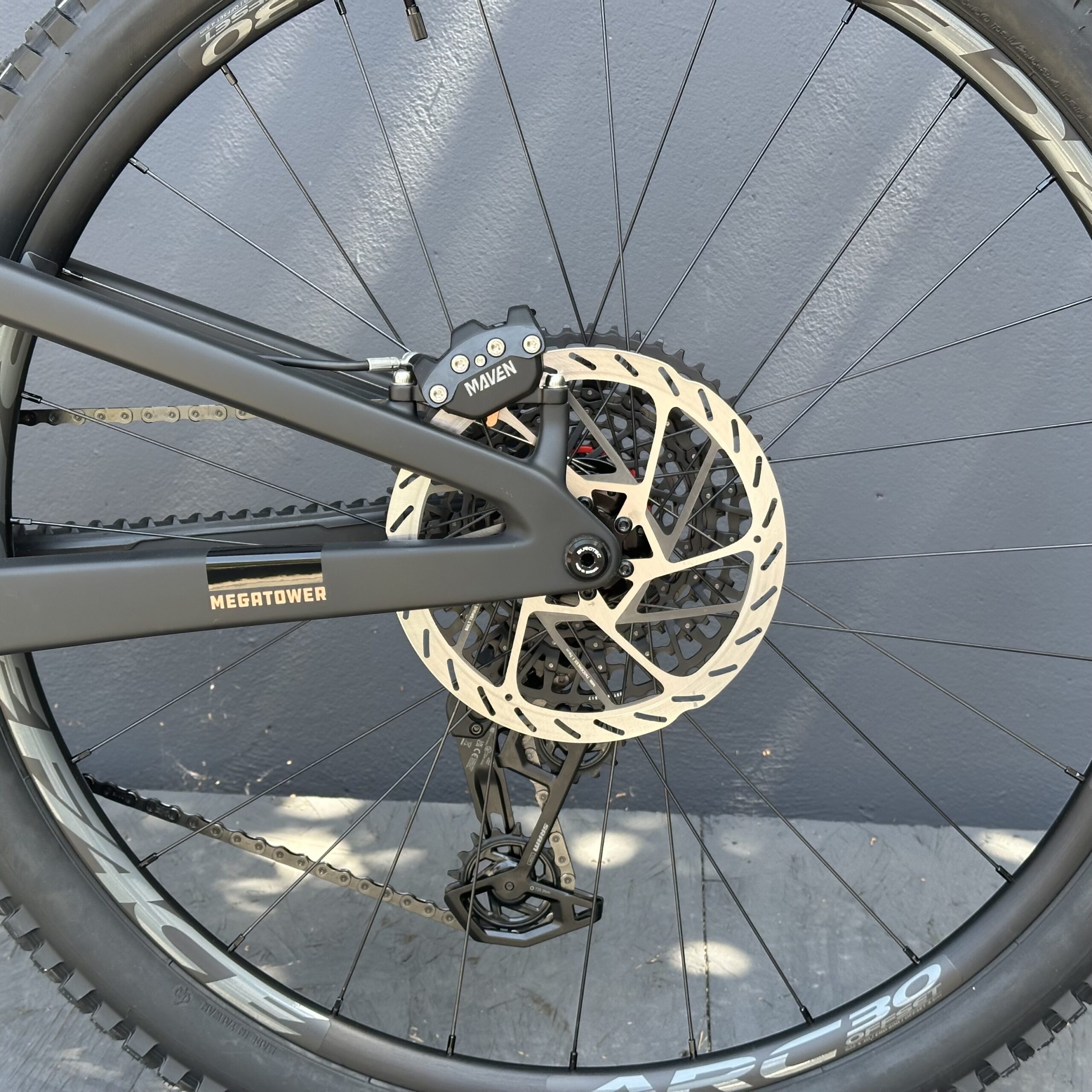 Megatower X0 AXS | SANTA CRUZ 2025 | Matte Black – Image 11