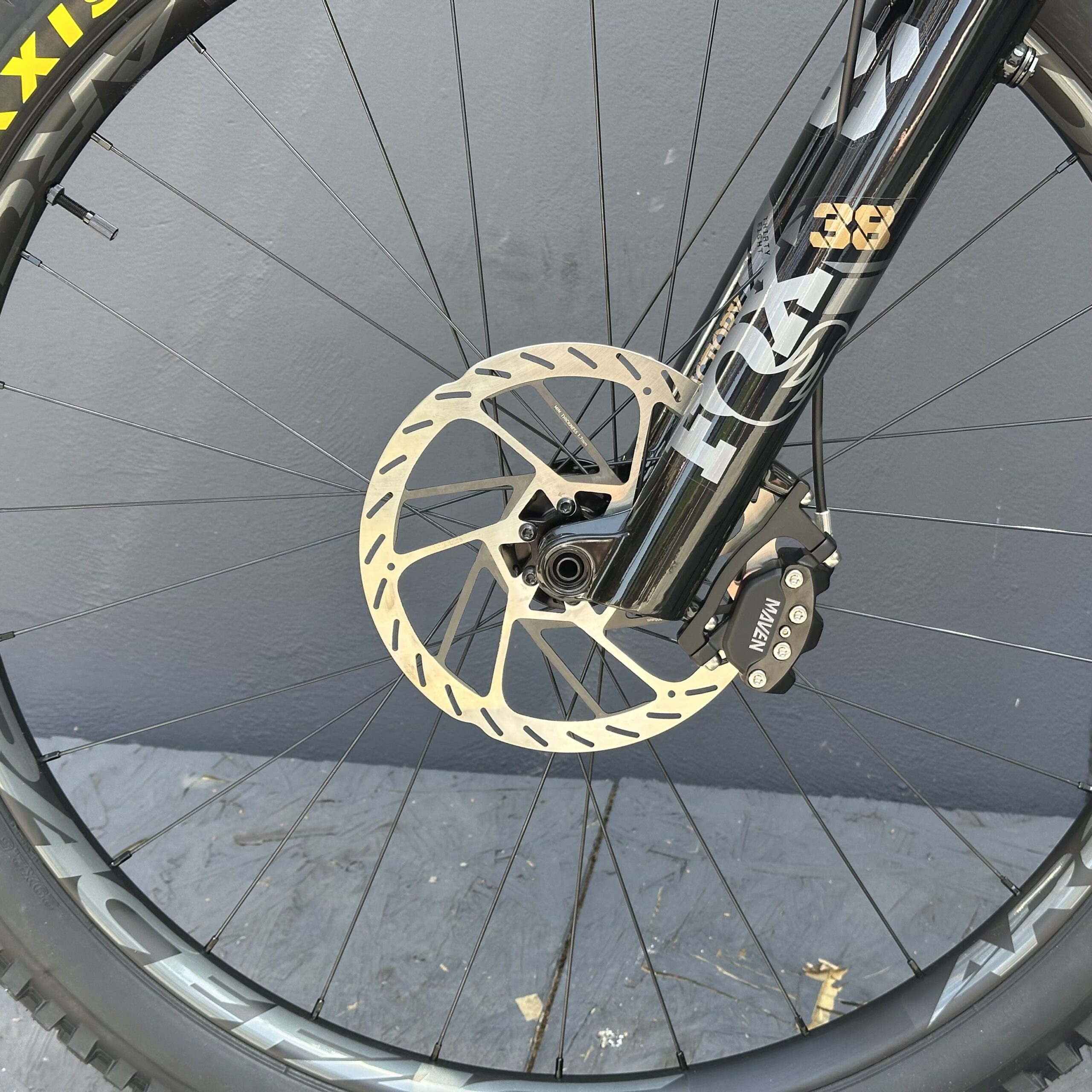 Megatower X0 AXS | SANTA CRUZ 2025 | Matte Black – Image 12