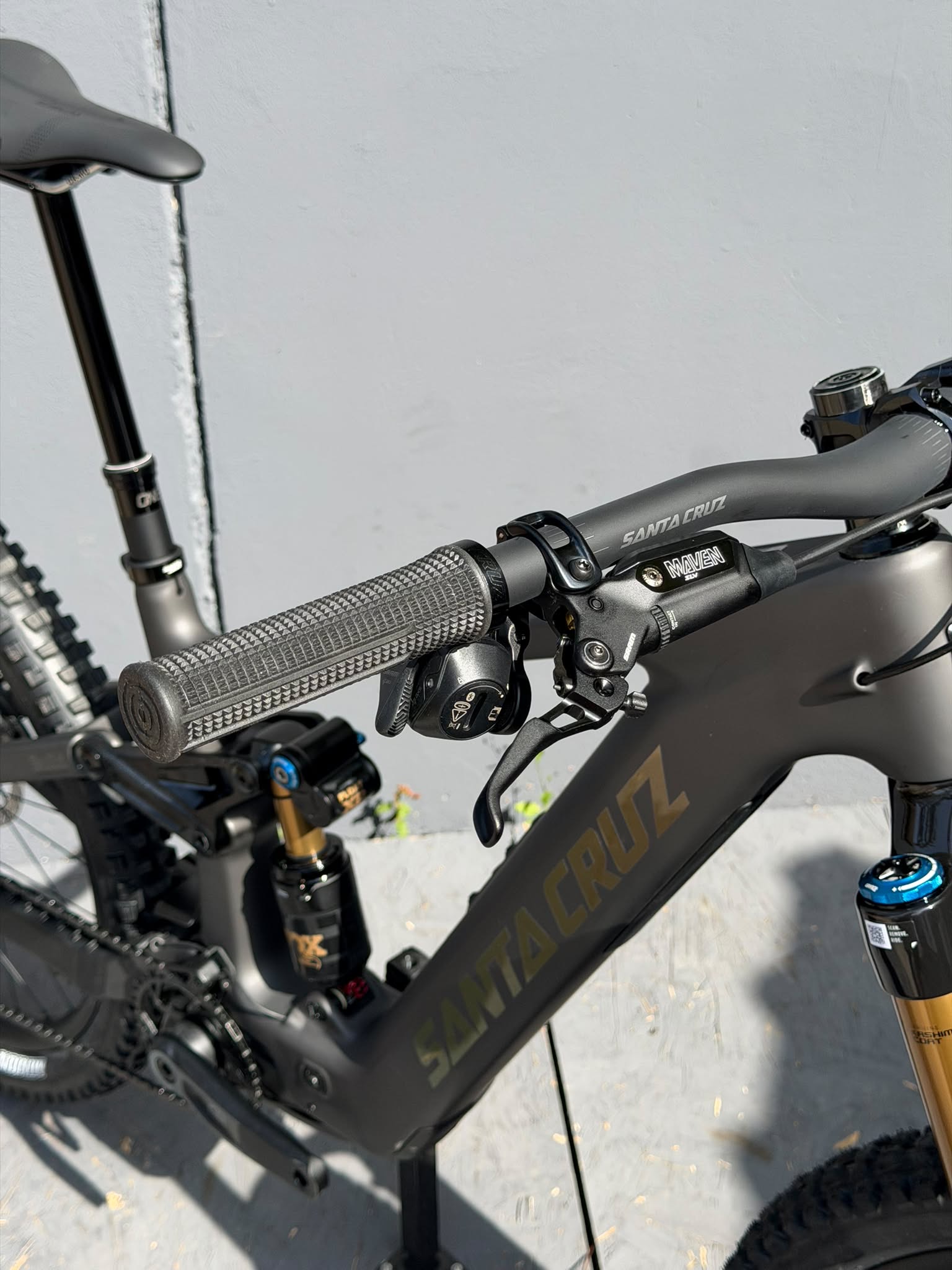 Bullit CC XO AXS RSV | SANTA CRUZ | 2027 | Matte Carbon – Image 5
