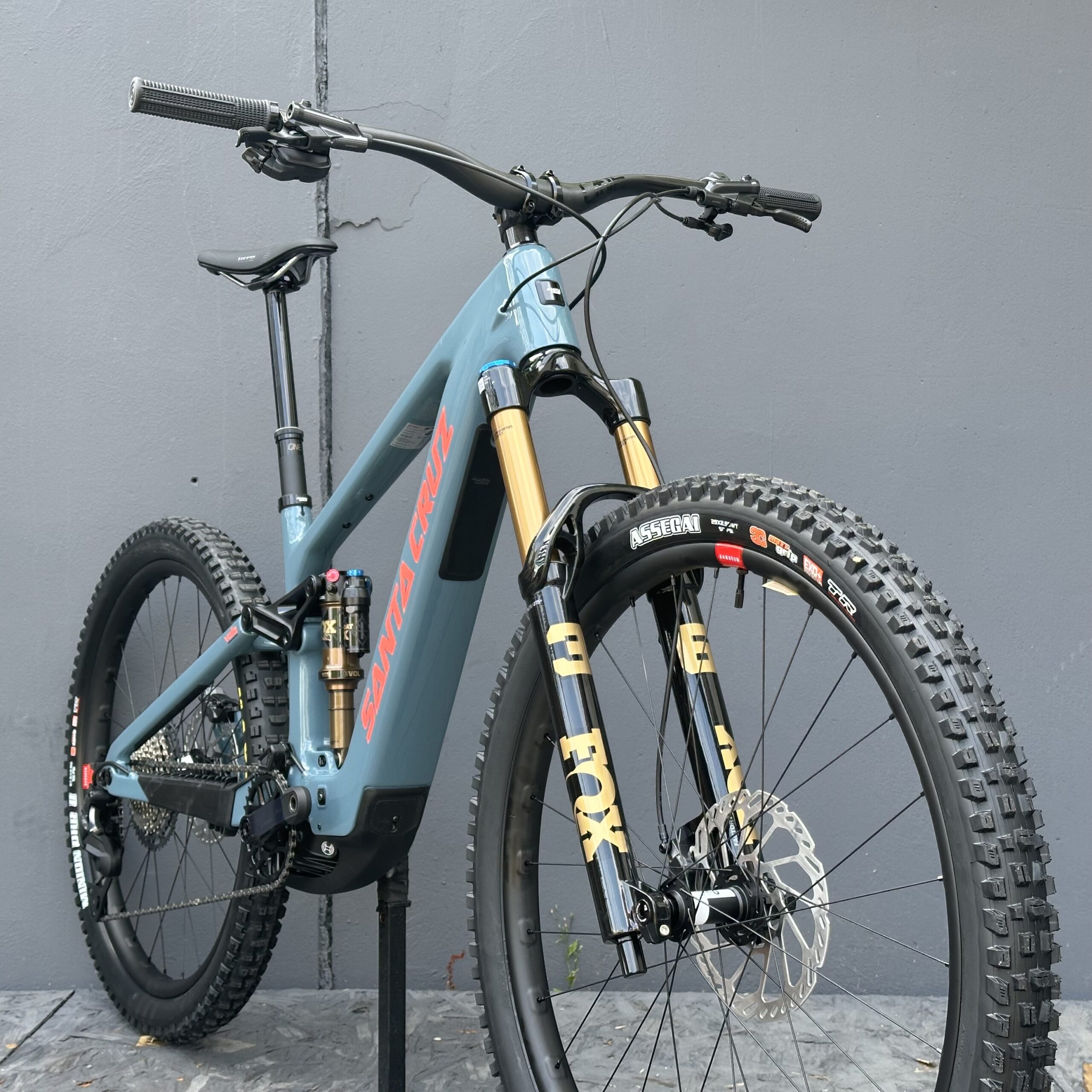 Vala XT Di2 Lite RSV | SANTA CRUZ | 2027 | Gloss Slate Blue – Image 2