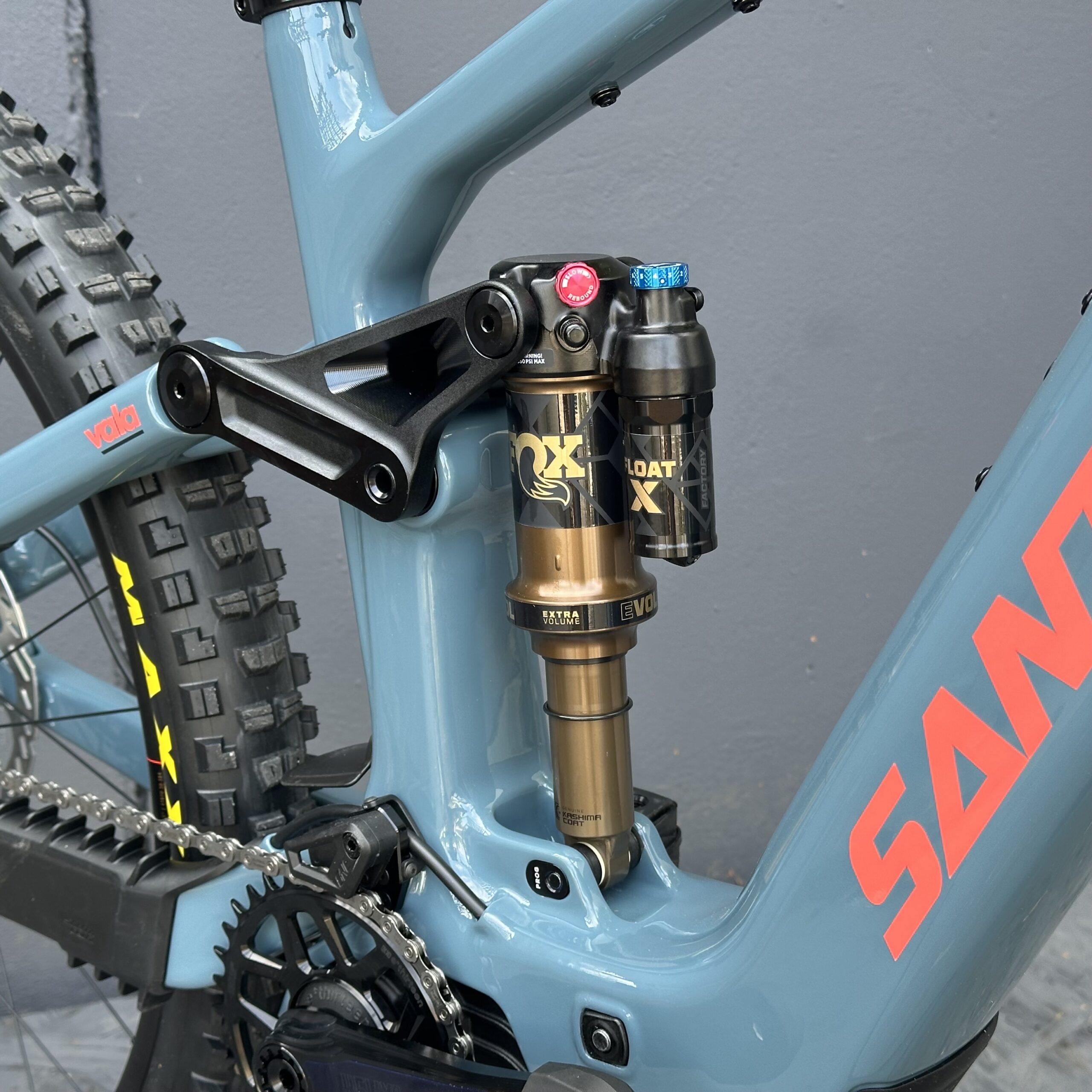 Vala XT Di2 Lite RSV | SANTA CRUZ | 2027 | Gloss Slate Blue – Image 4