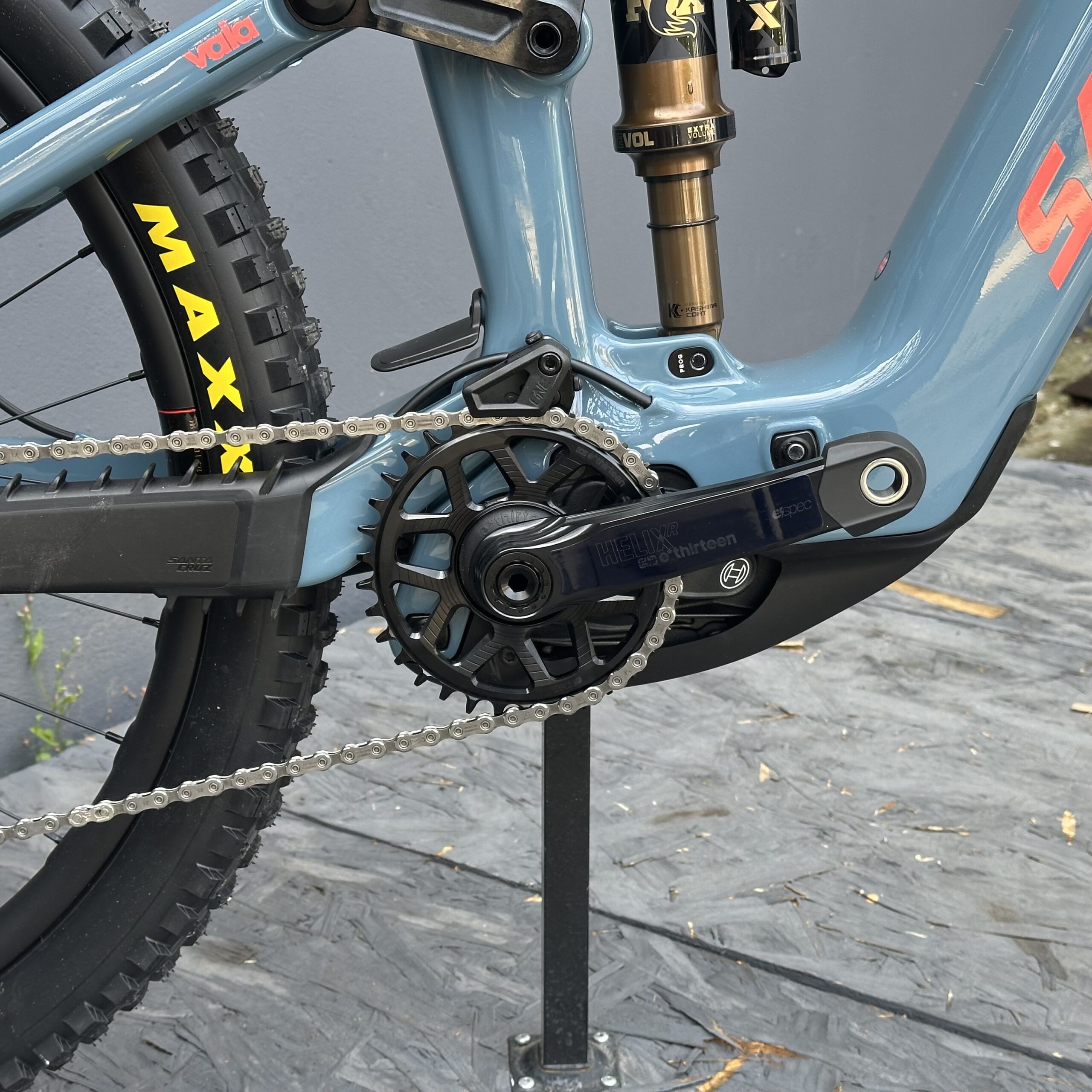 Vala XT Di2 Lite RSV | SANTA CRUZ | 2027 | Gloss Slate Blue – Image 6