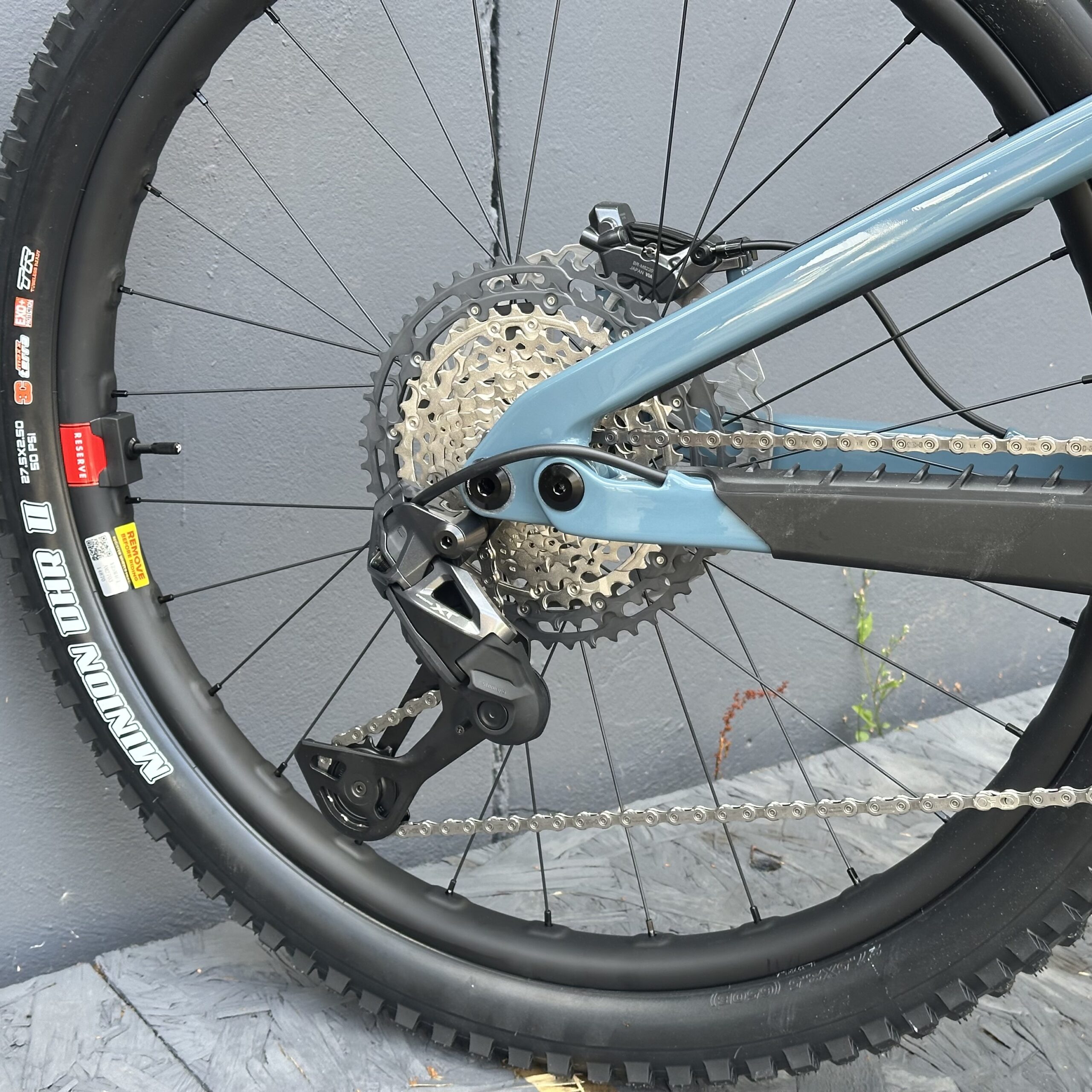 Vala XT Di2 Lite RSV | SANTA CRUZ | 2027 | Gloss Slate Blue – Image 7