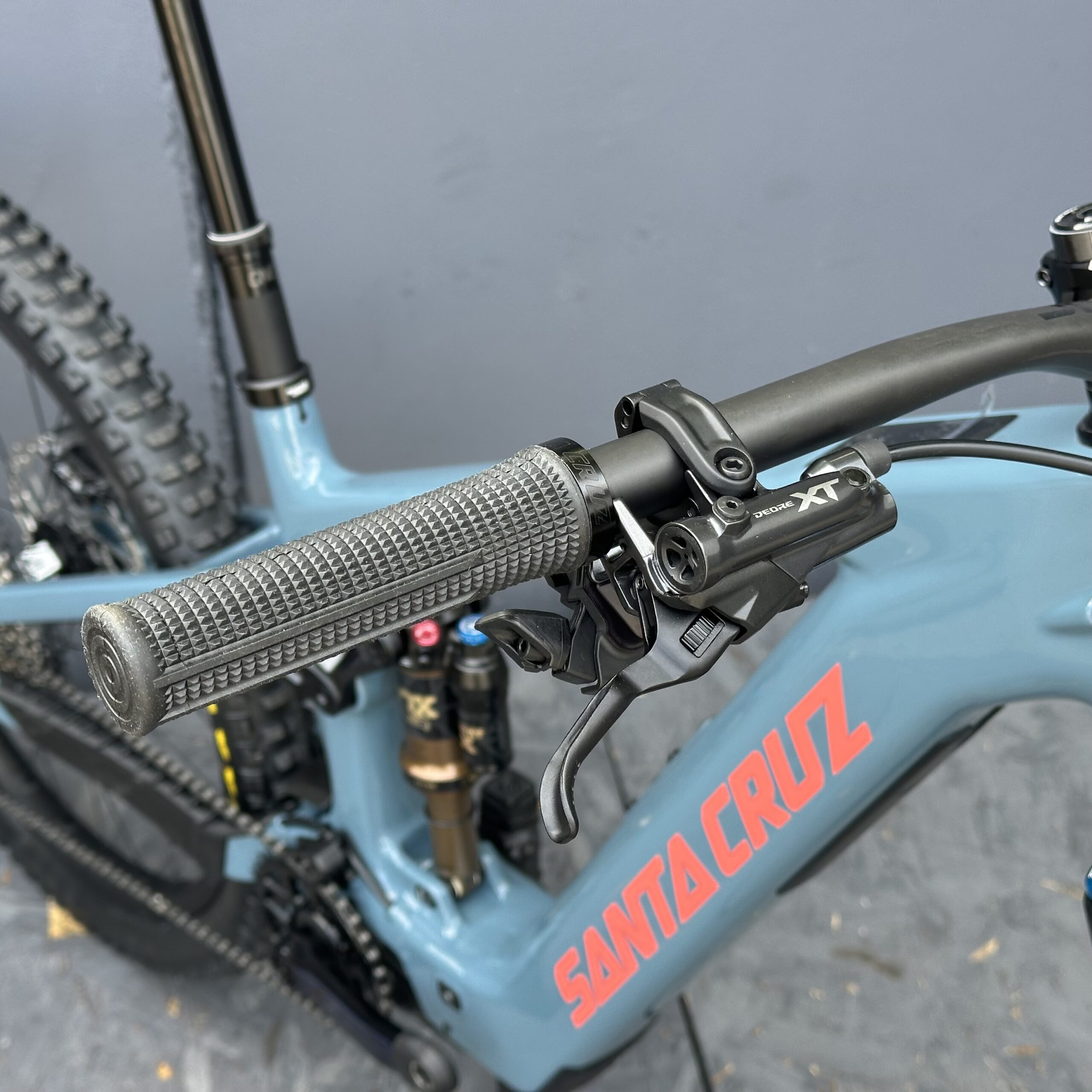 Vala XT Di2 Lite RSV | SANTA CRUZ | 2027 | Gloss Slate Blue – Image 8