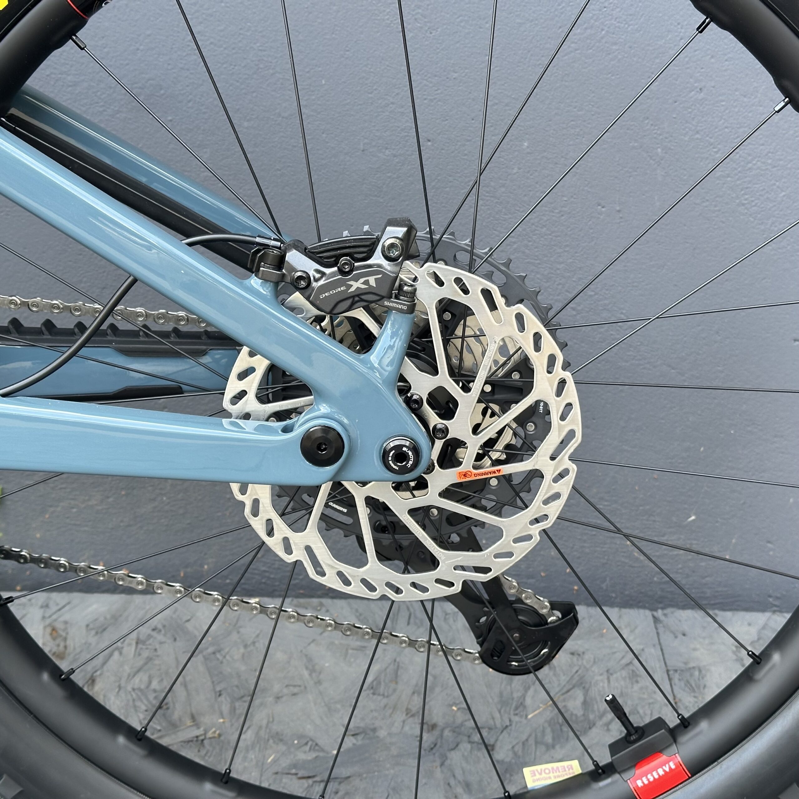 Vala XT Di2 Lite RSV | SANTA CRUZ | 2027 | Gloss Slate Blue – Image 11