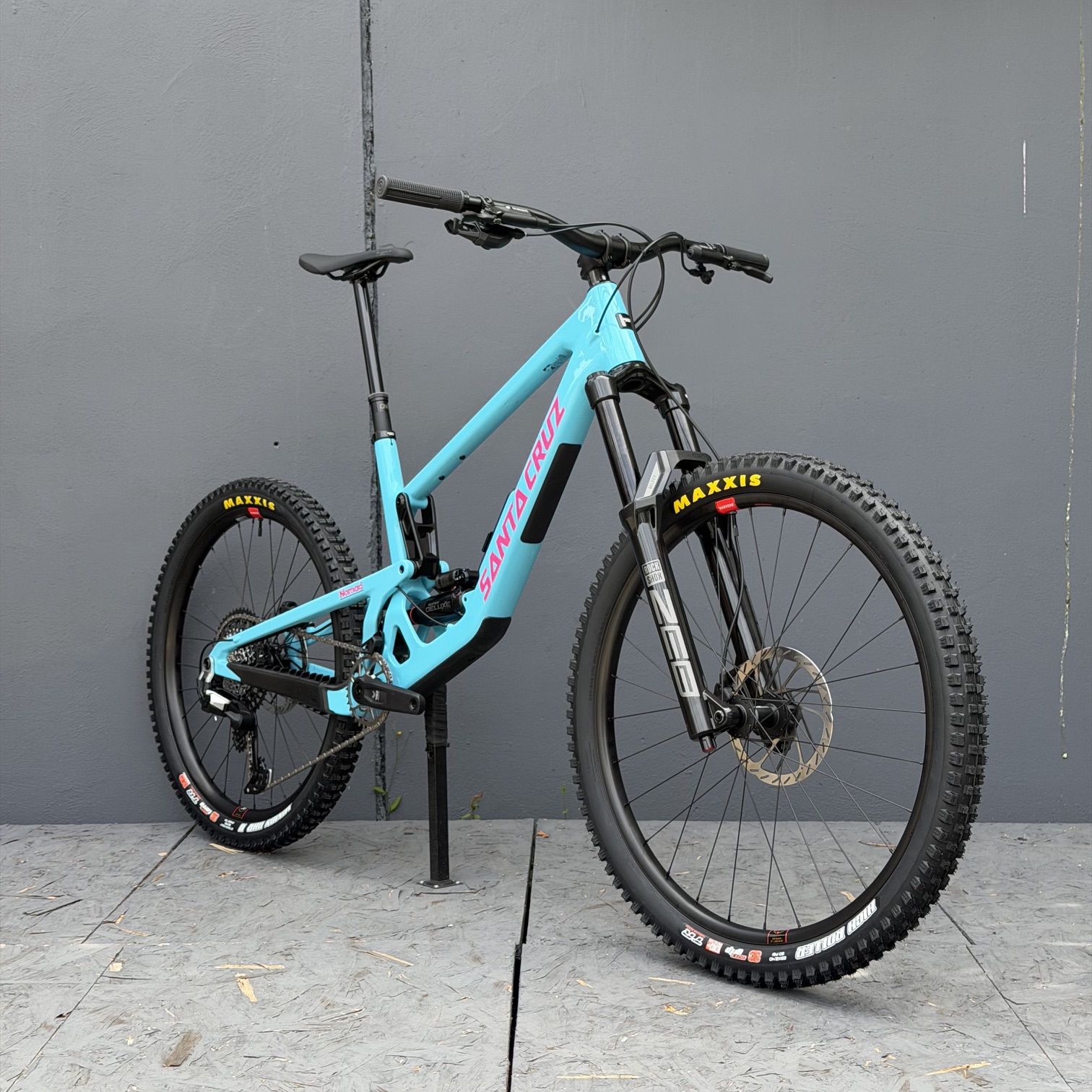 SANTA CRUZ Nomad 90