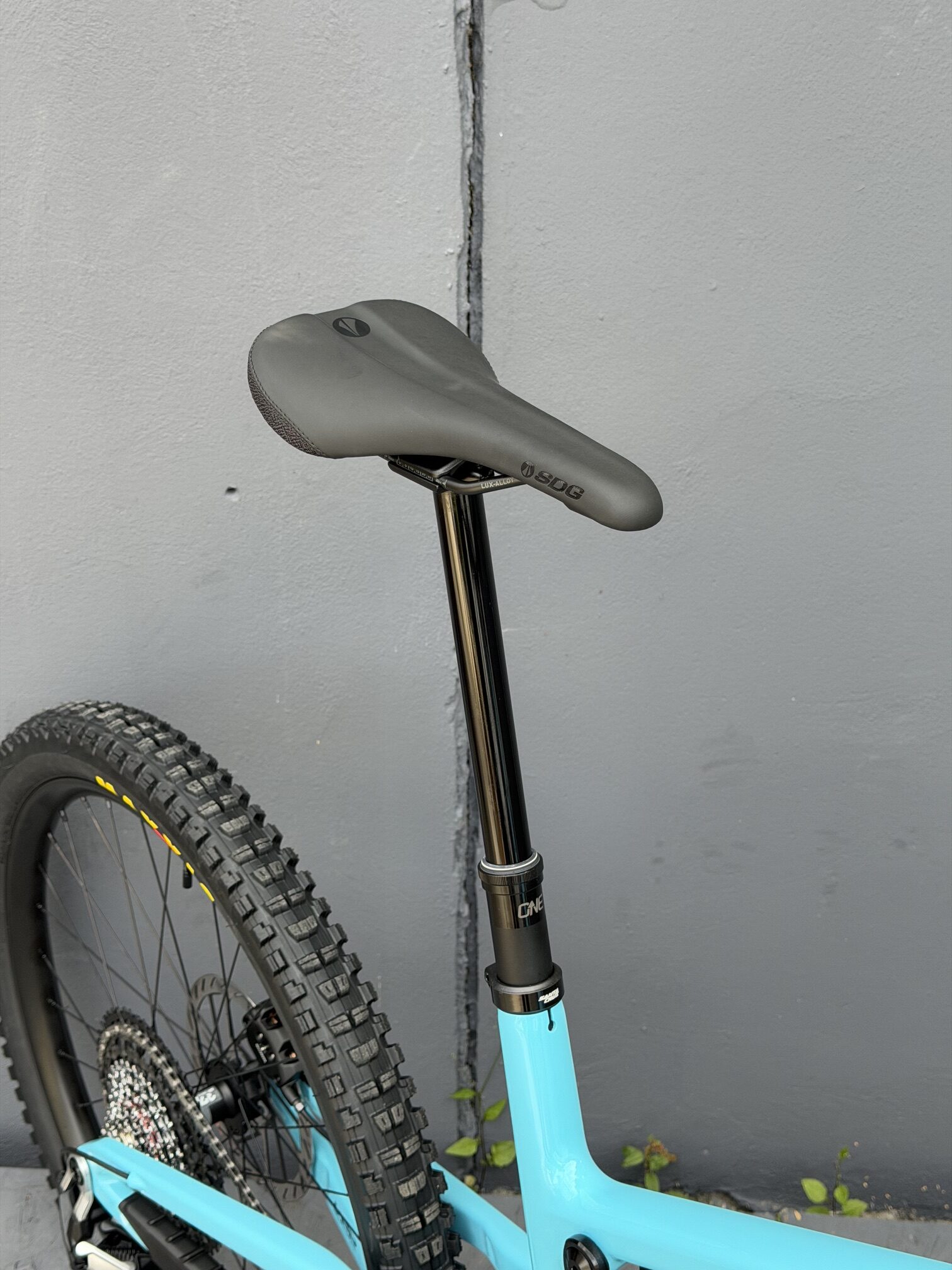 SANTA CRUZ Nomad 90 CC | 2027 | Gloss Aqua Magenta – Image 8