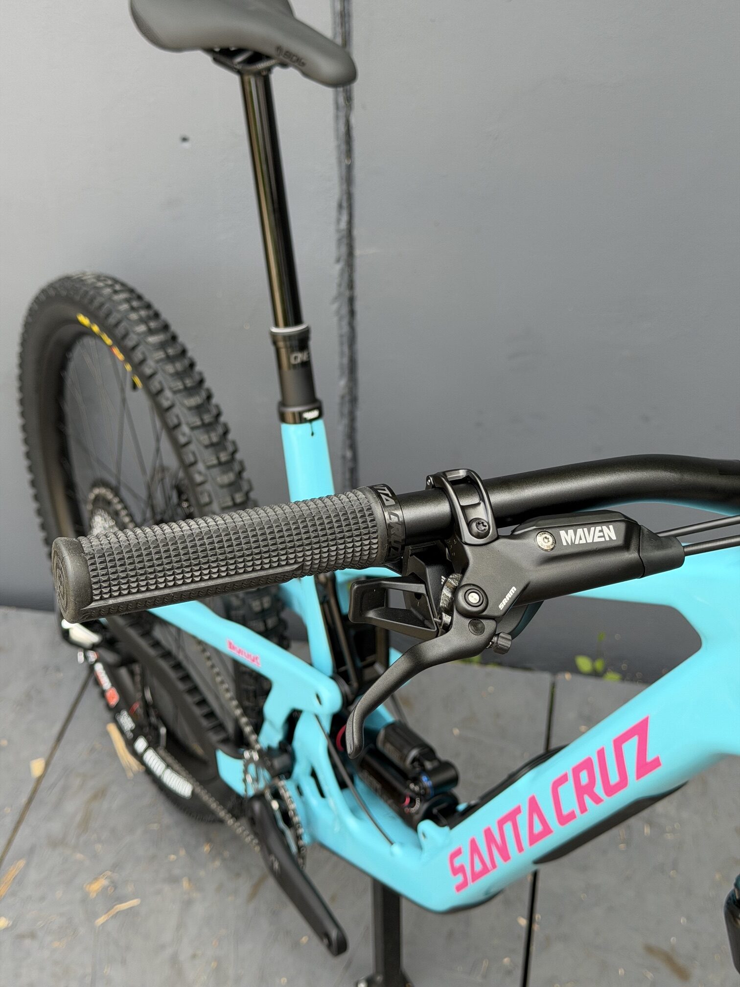 SANTA CRUZ Nomad 90 CC | 2027 | Gloss Aqua Magenta – Image 6