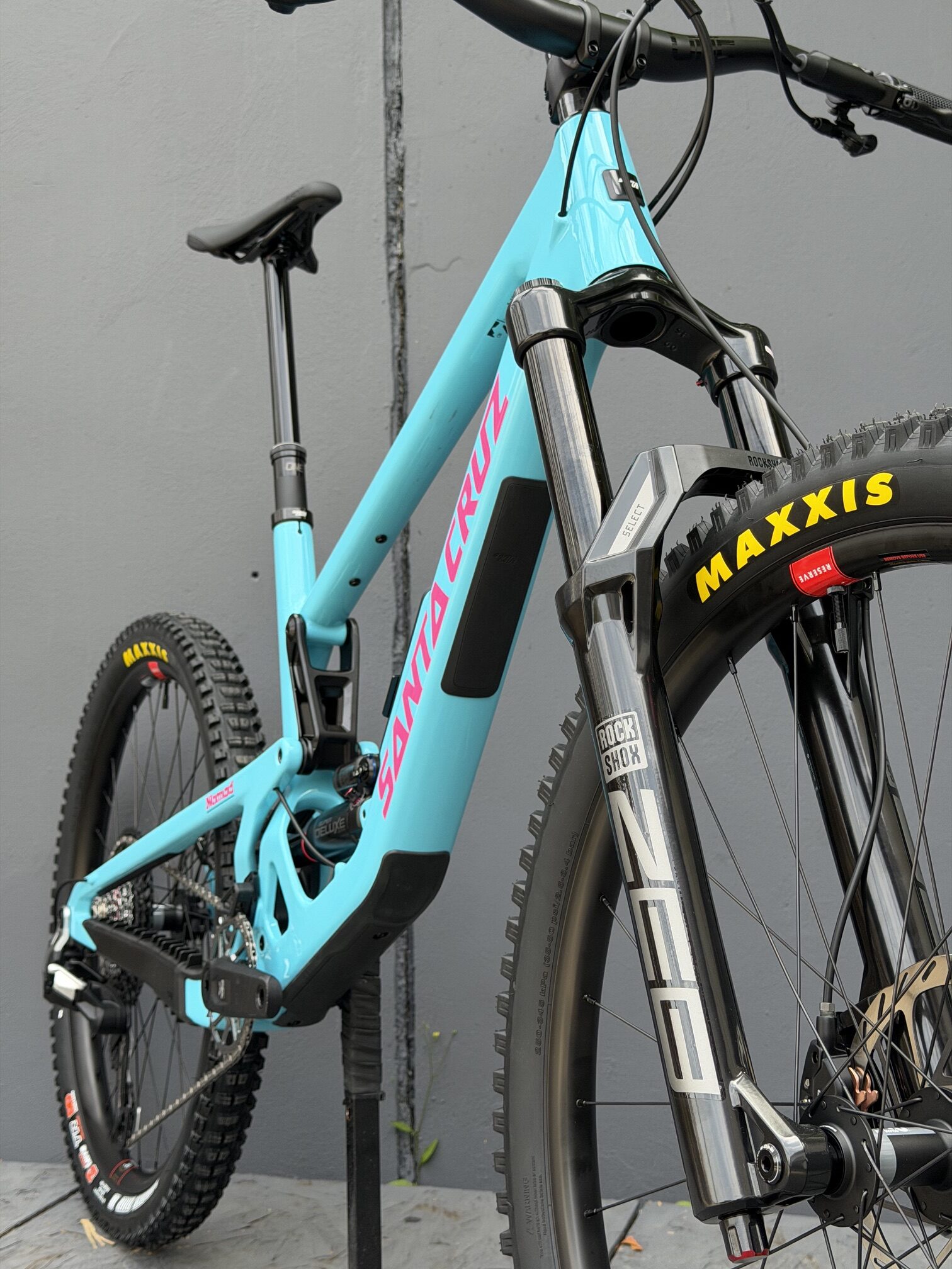 SANTA CRUZ Nomad 90 CC | 2027 | Gloss Aqua Magenta – Image 2