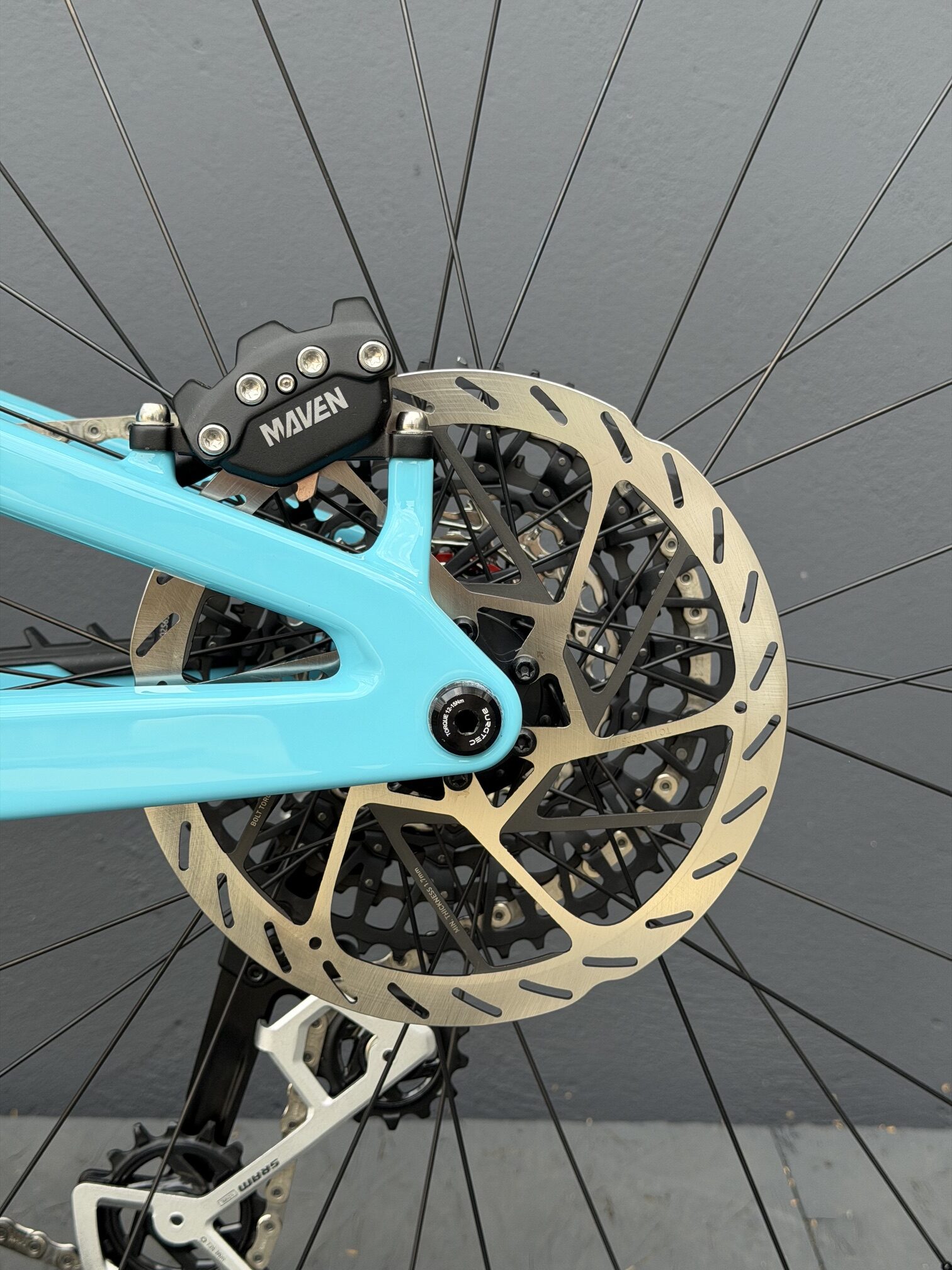 SANTA CRUZ Nomad 90 CC | 2027 | Gloss Aqua Magenta – Image 7