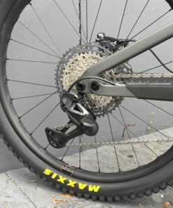 Vala XT Di2 Lite RSV | SANTA CRUZ | 2027 | Matte Carbon Sparkle – Image 7