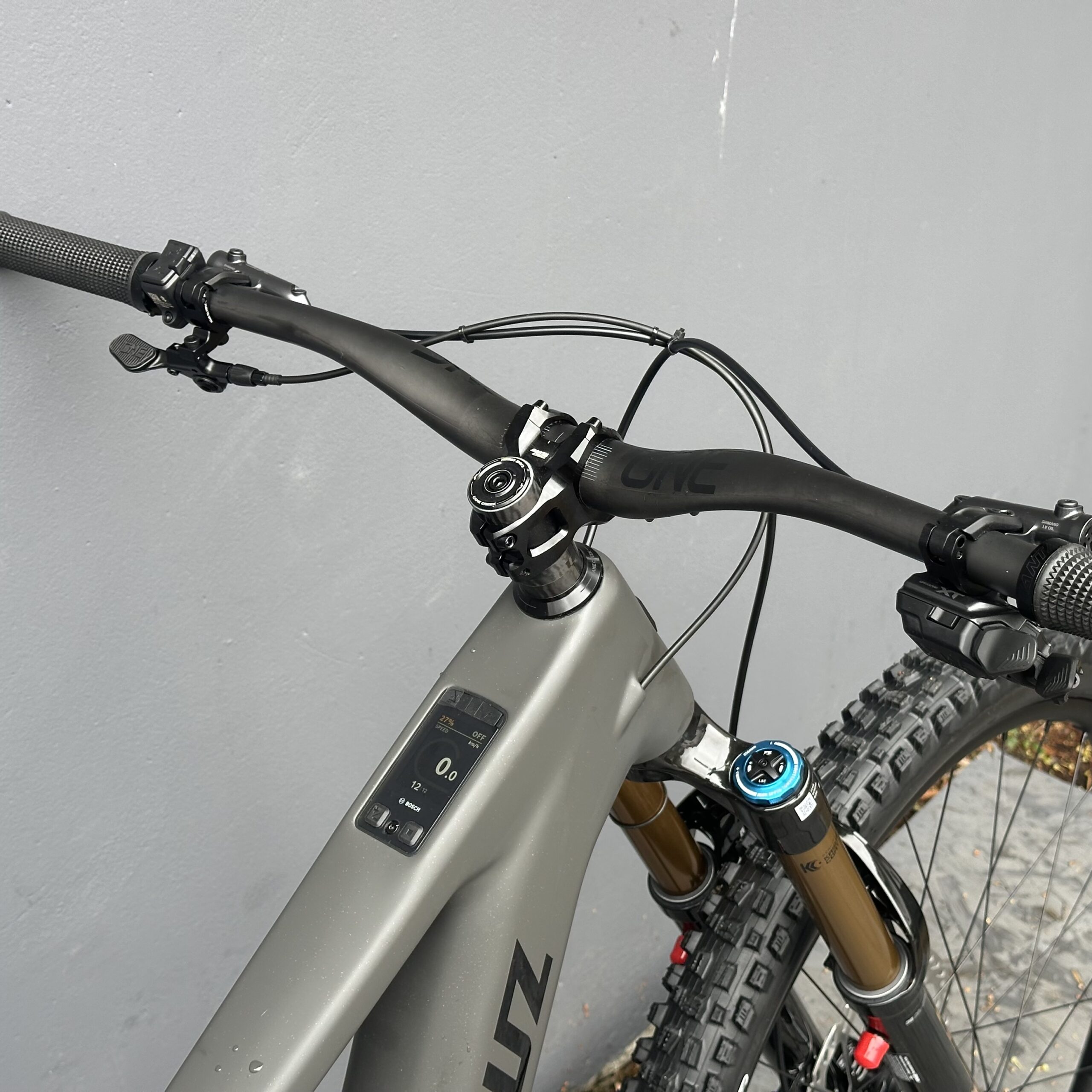 Vala XT Di2 Lite RSV | SANTA CRUZ | 2027 | Matte Carbon Sparkle – Image 9
