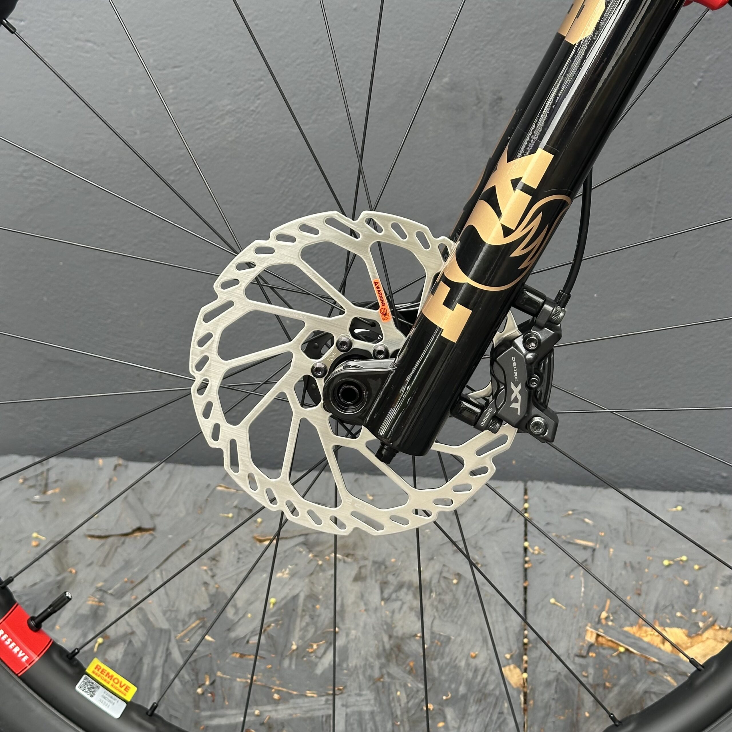 Vala XT Di2 Lite RSV | SANTA CRUZ | 2027 | Matte Carbon Sparkle – Image 13