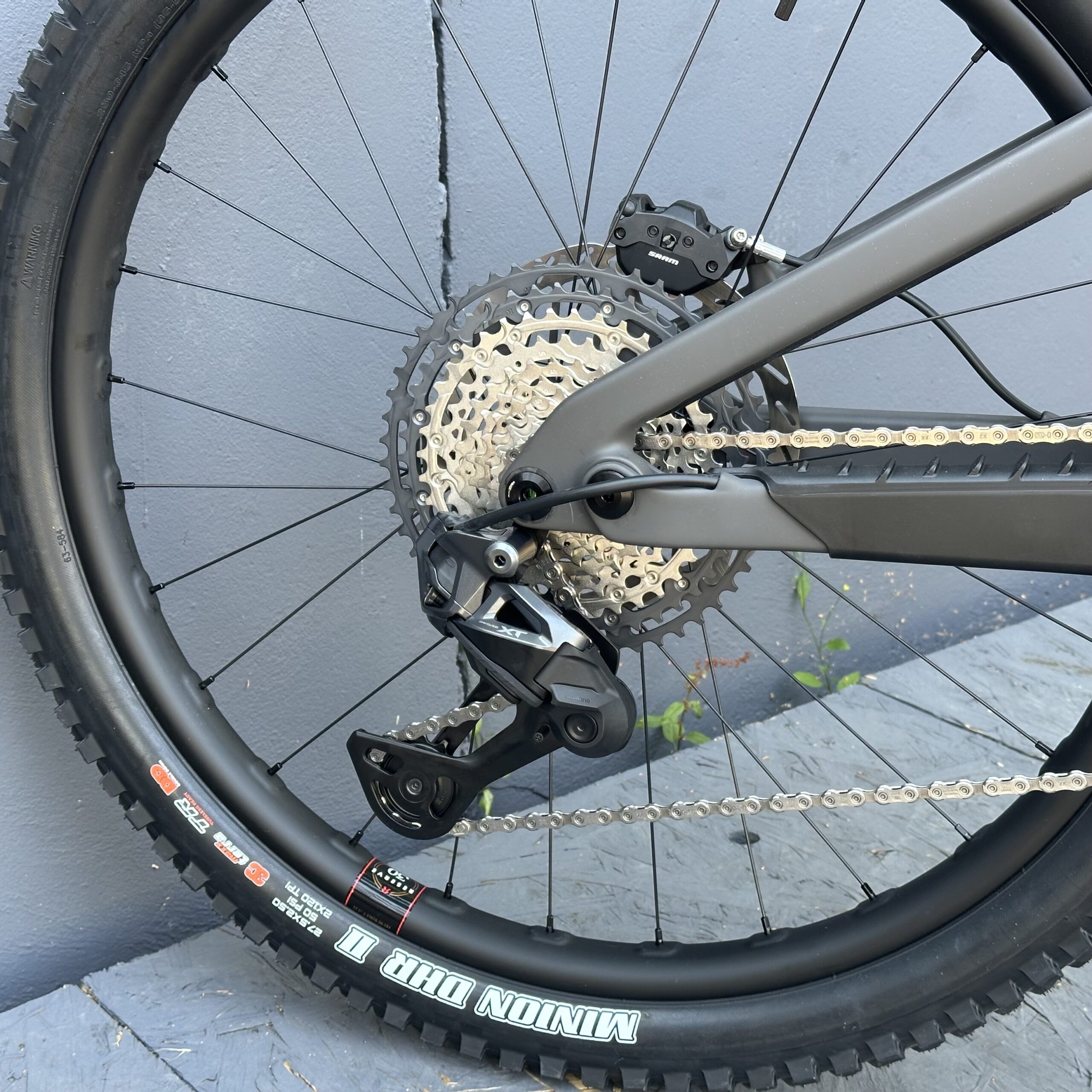 Vala XT Di2 RSV | SANTA CRUZ | 2027 | Matte Carbon Sparkle – Image 7