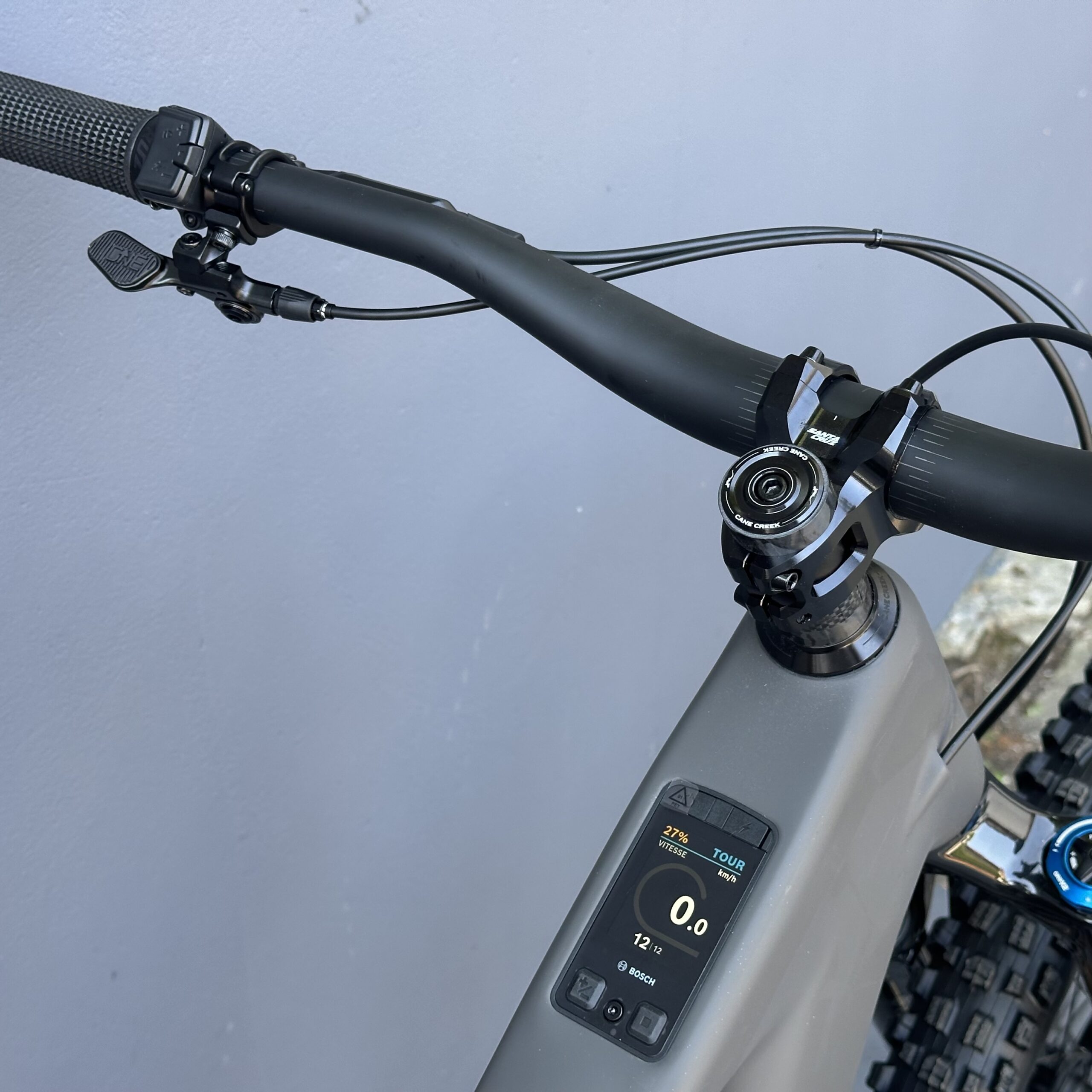 Vala XT Di2 RSV | SANTA CRUZ | 2027 | Matte Carbon Sparkle – Image 8