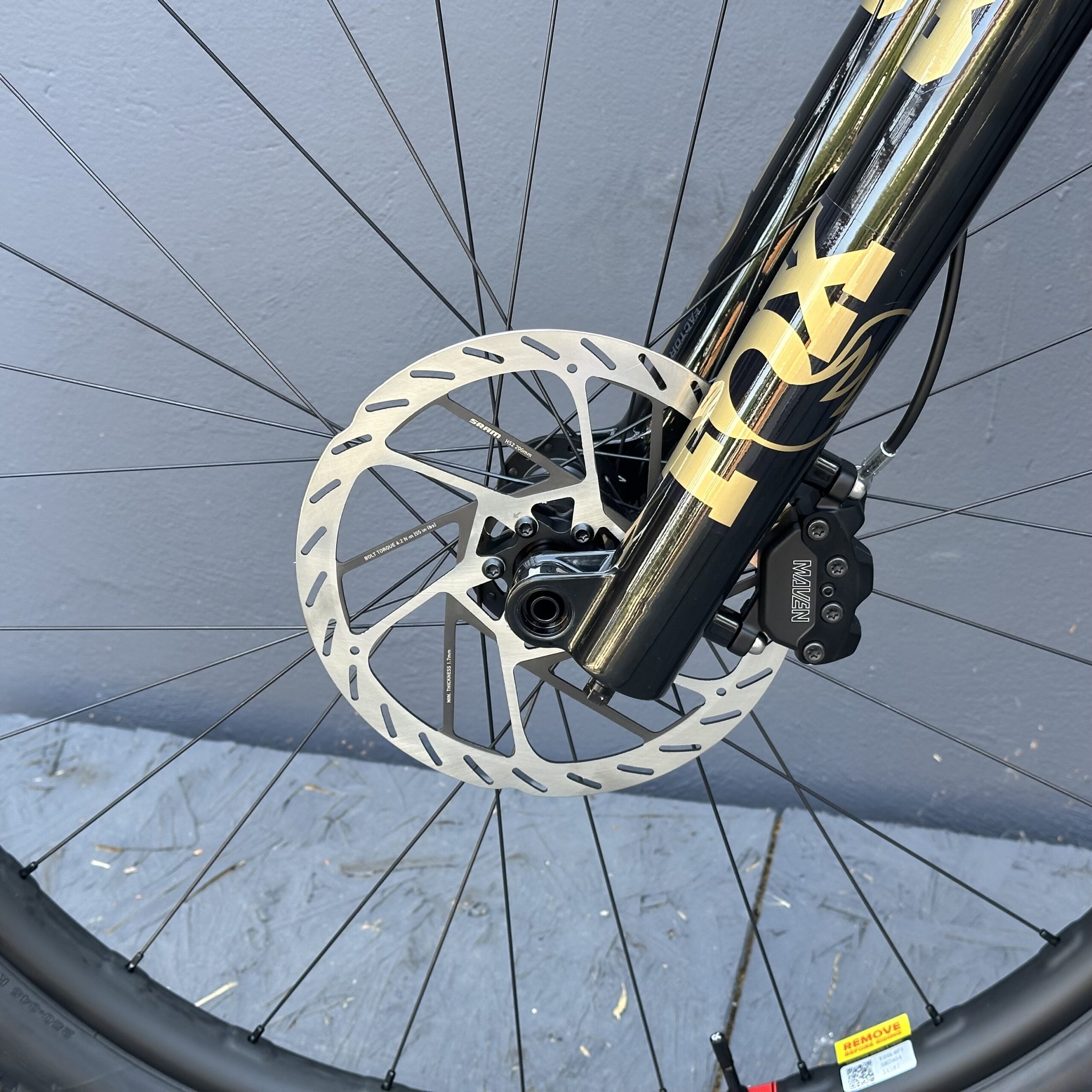 Vala XT Di2 RSV | SANTA CRUZ | 2027 | Matte Carbon Sparkle – Image 10