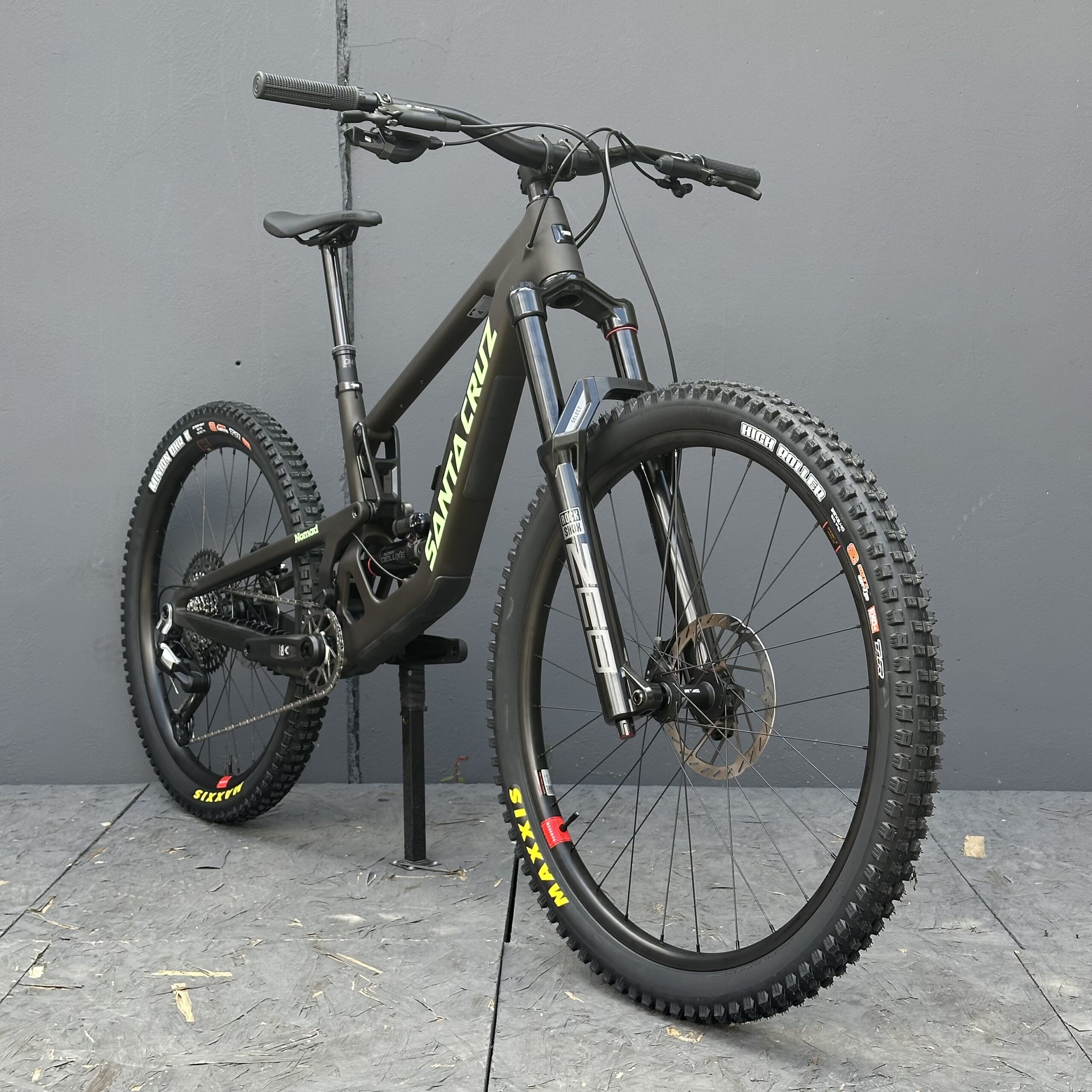 SANTA CRUZ Nomad