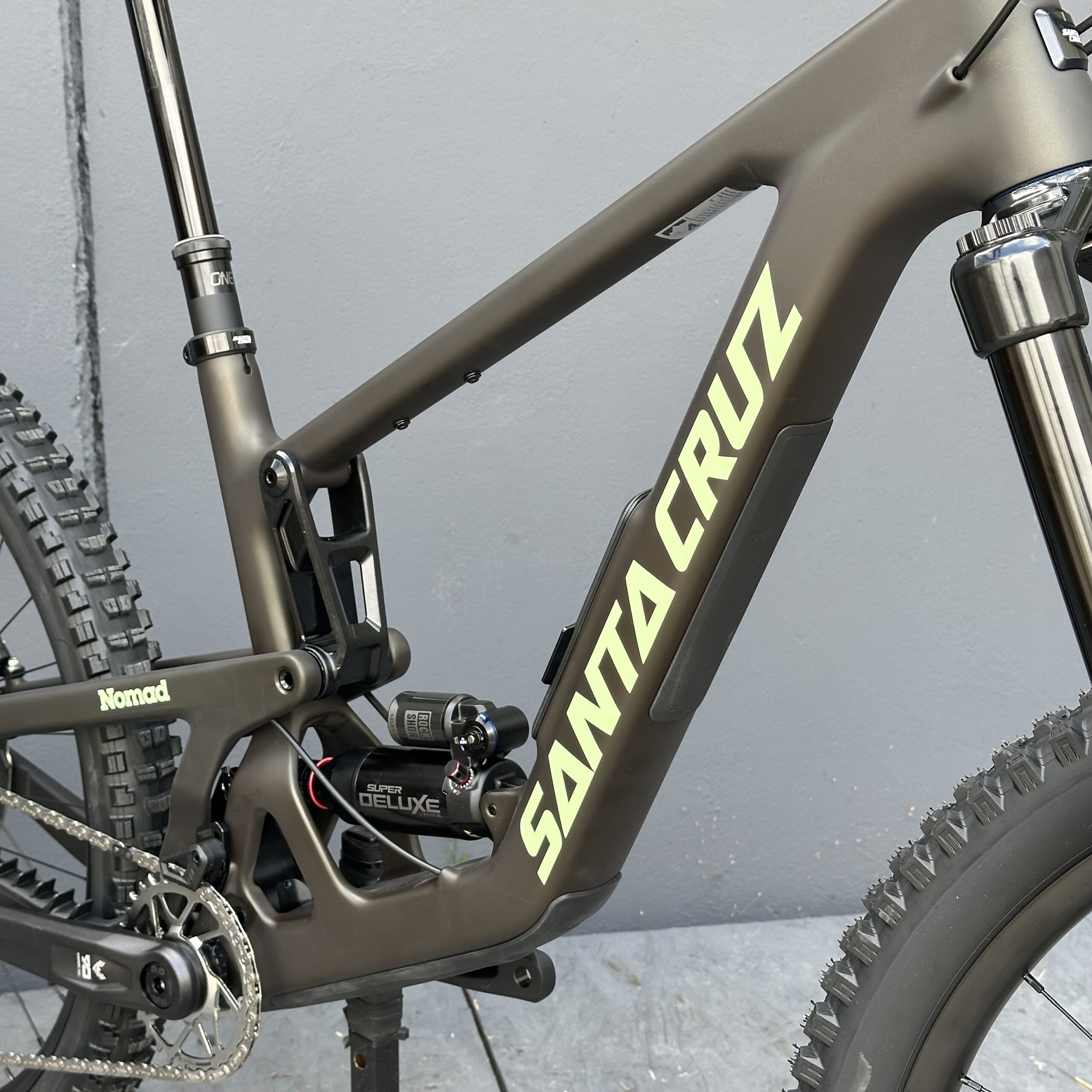 SANTA CRUZ Nomad 90 CC | 2027 | Matte Metallic Earth – Image 3