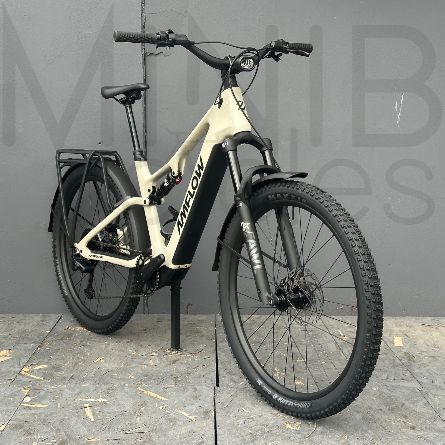 AM FLOW TL Carbon