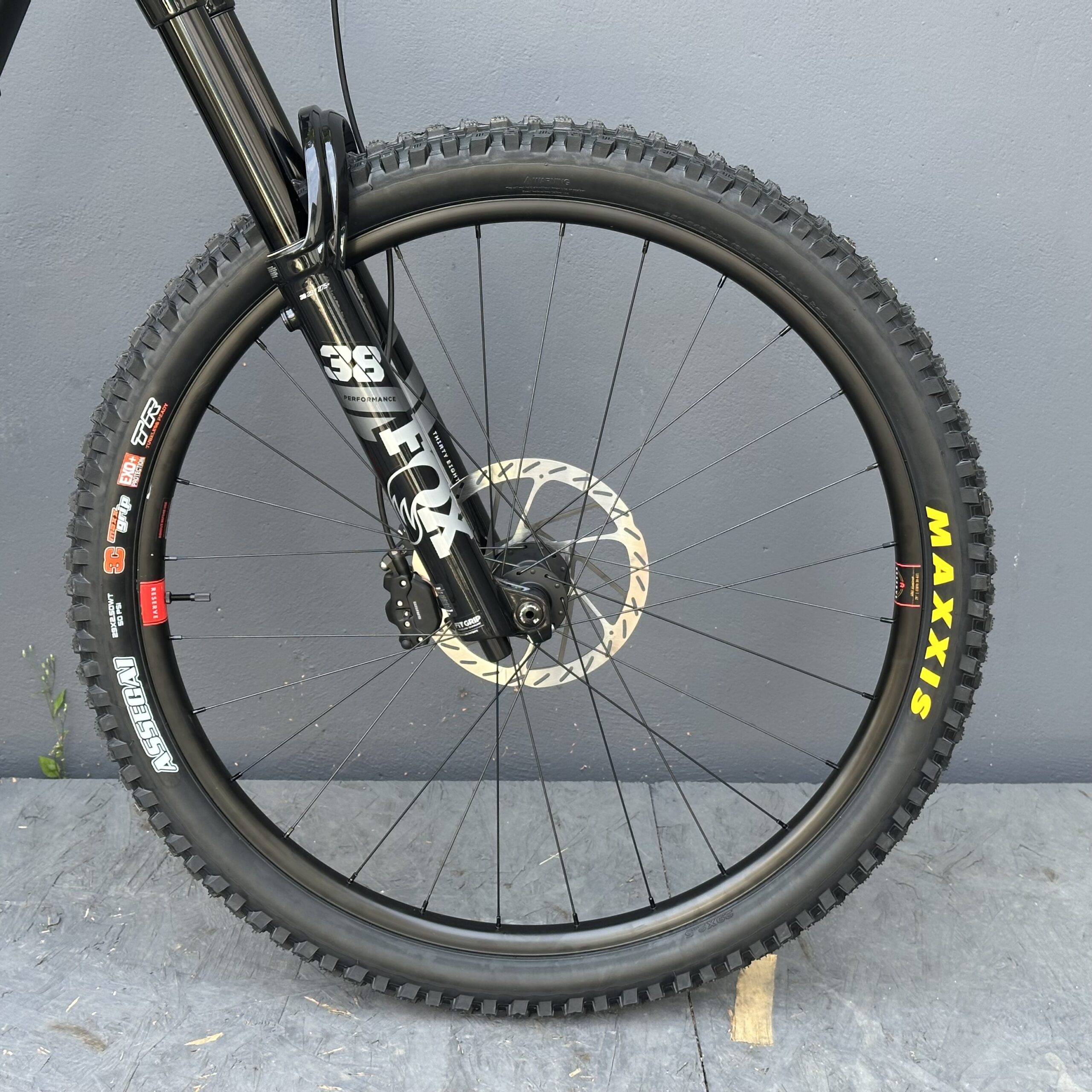 SANTA CRUZ Nomad 6 90 | 2026 | Matte Black – Image 12