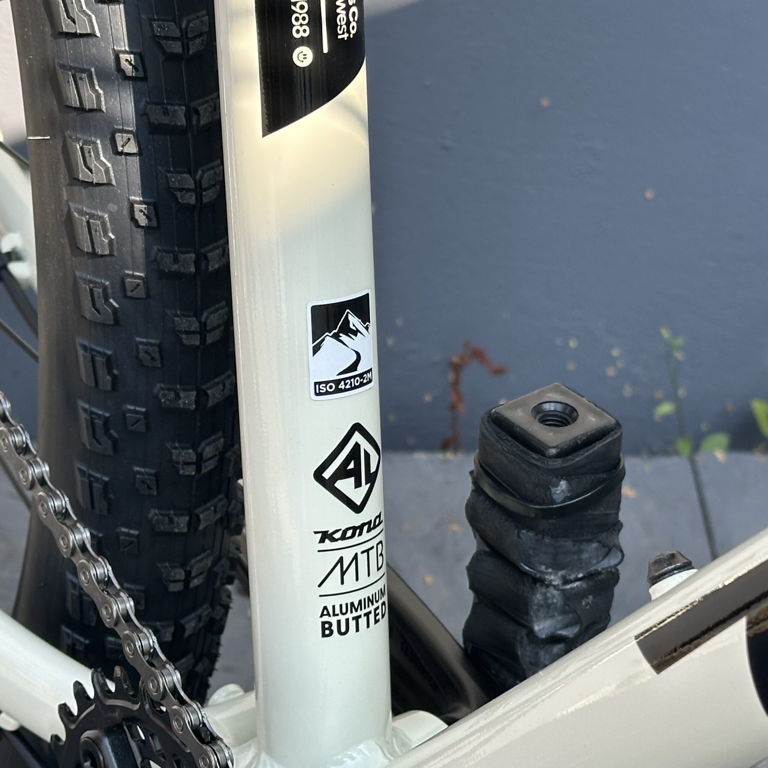 KONA Cinder Cone | White | 2027 – Image 5