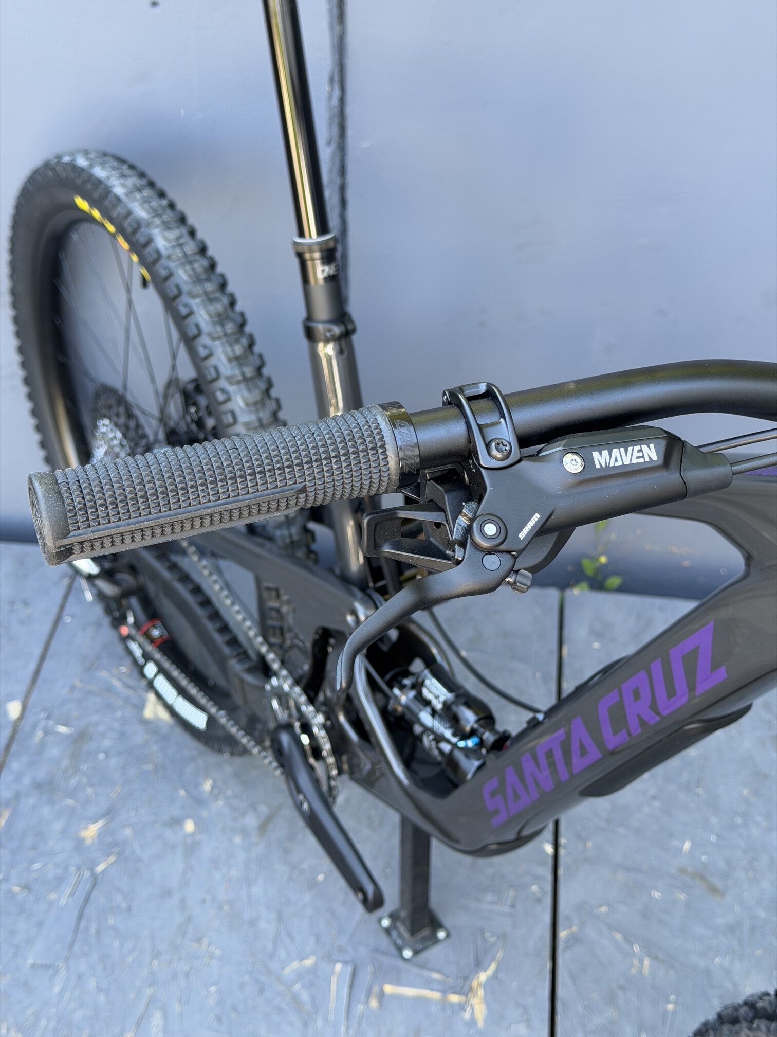 SANTA CRUZ Bronson 90 | 2026 | Gloss Carbon – Image 5