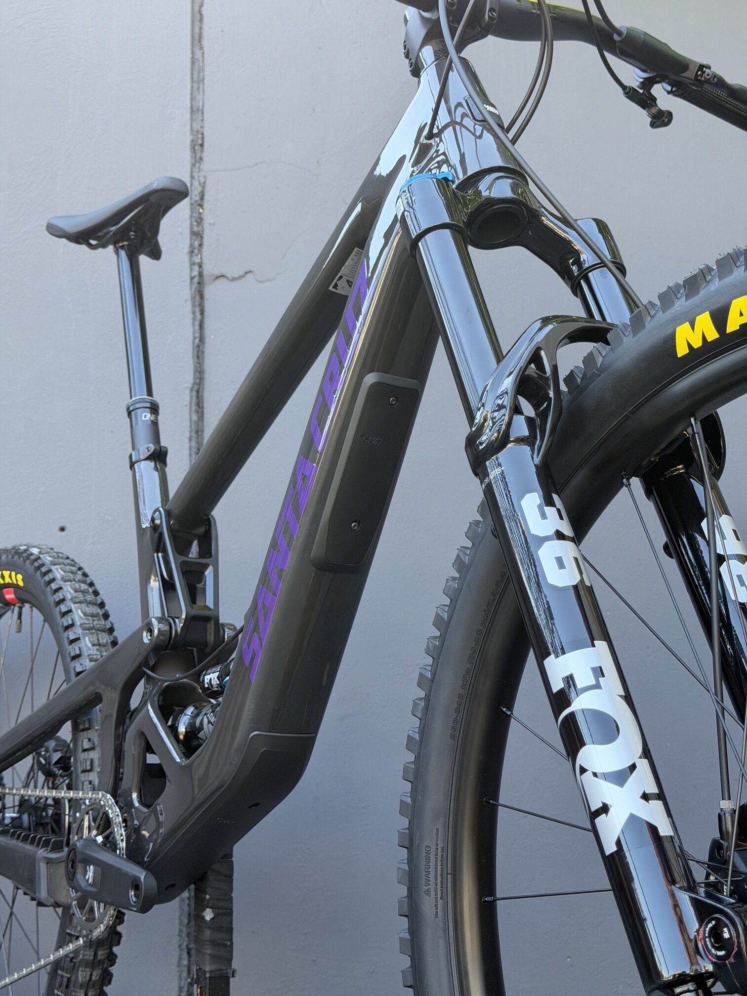 SANTA CRUZ Bronson 90 | 2026 | Gloss Carbon – Image 2