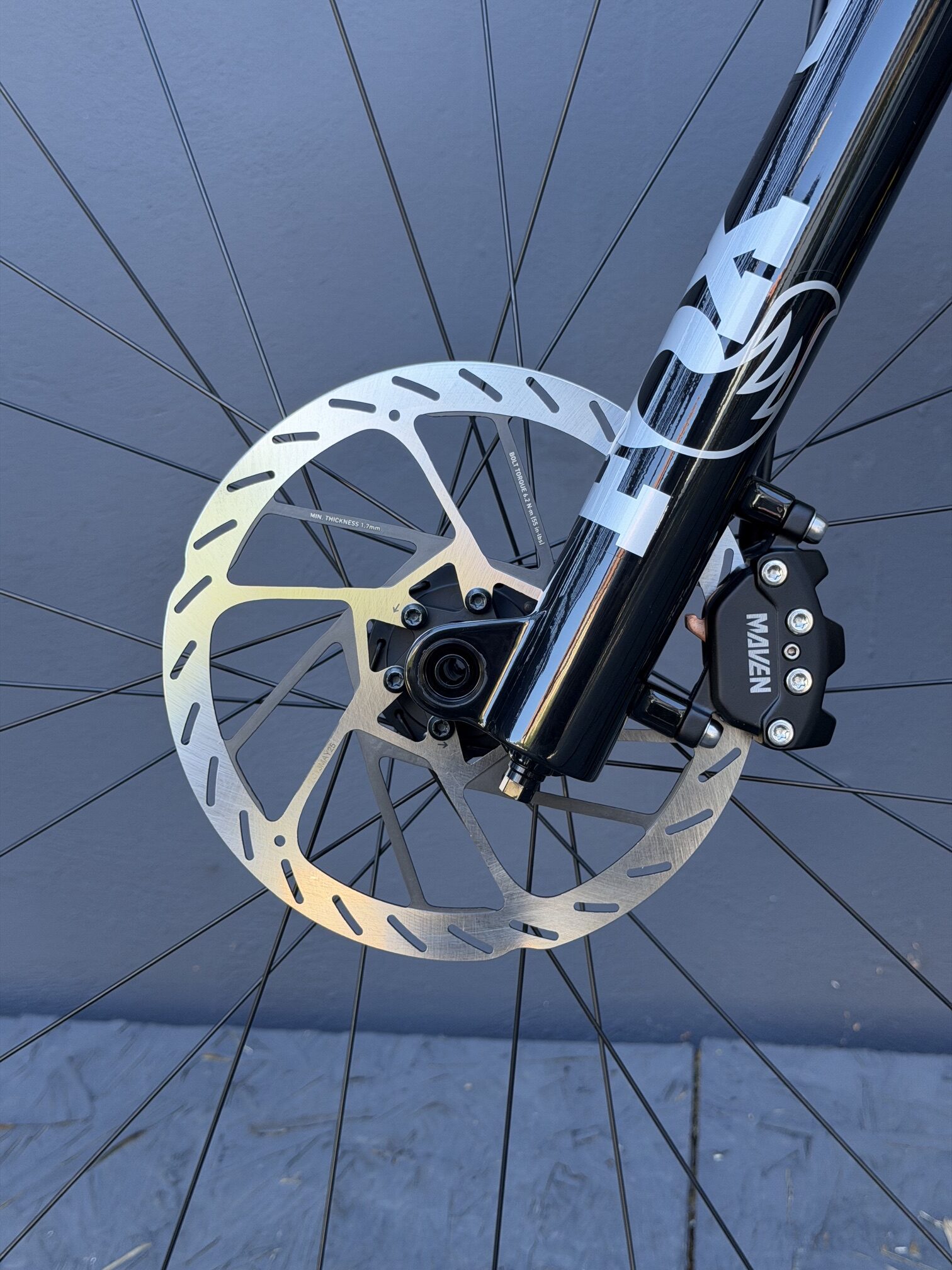 SANTA CRUZ Bronson 90 | 2026 | Gloss Carbon – Image 8