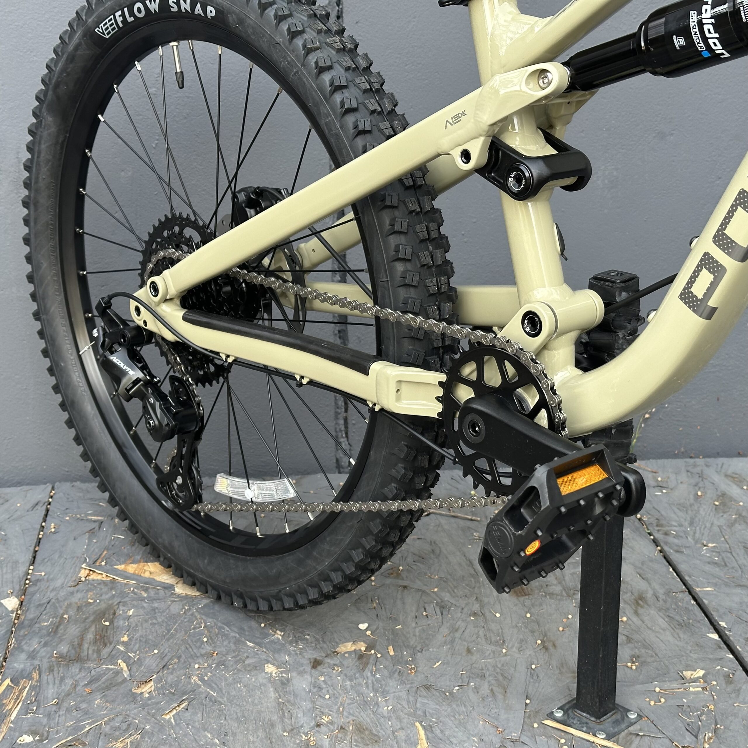 POLYGON Siskiu D24 24" 2027 | Cream | 7 à 12 ans – Image 5