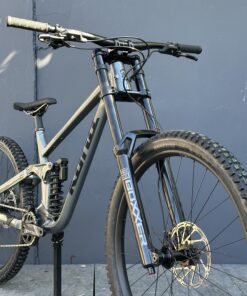 Alternative view of KONA Process X | 2027 | Gloss Metallic Dark Grey