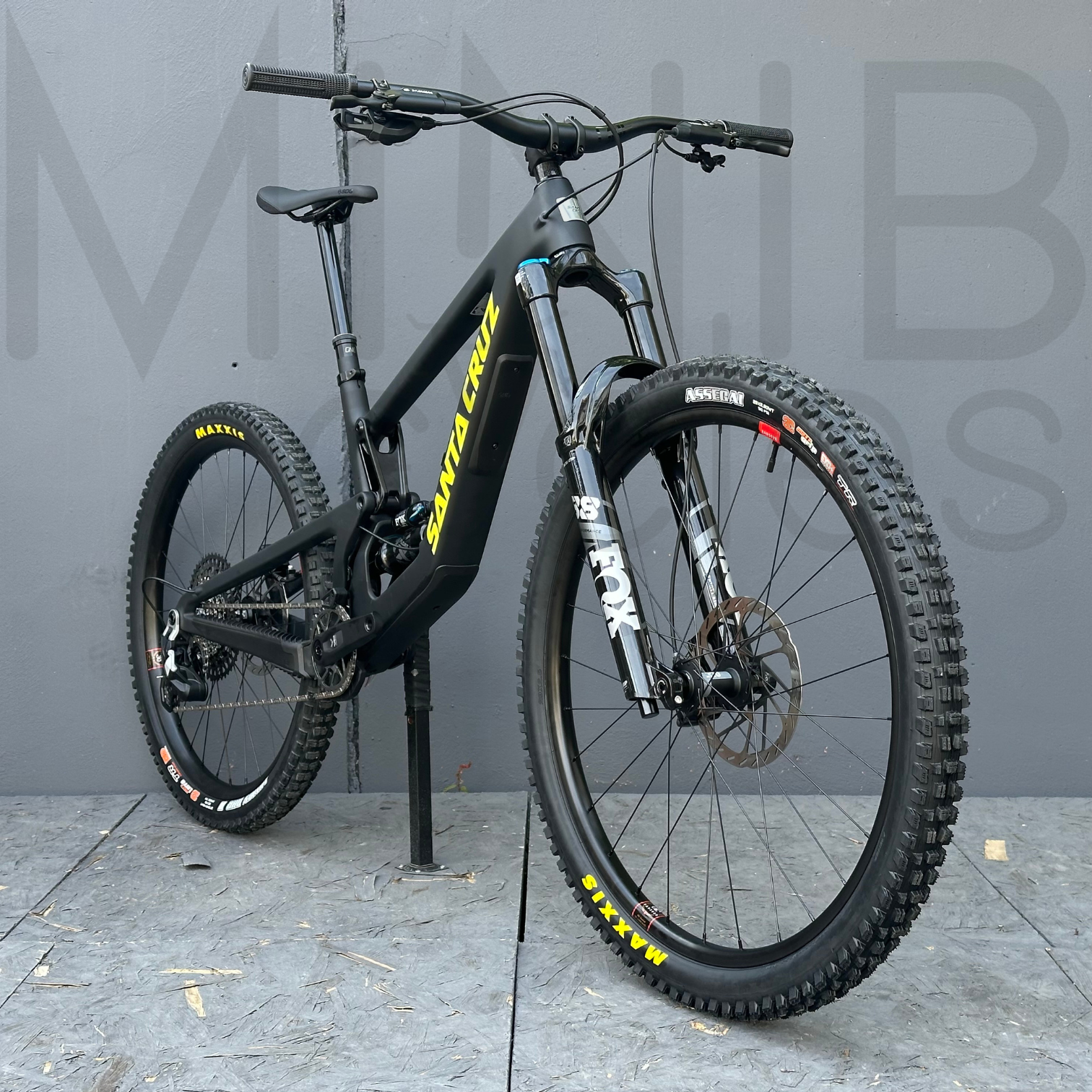 SANTA CRUZ Nomad 6
